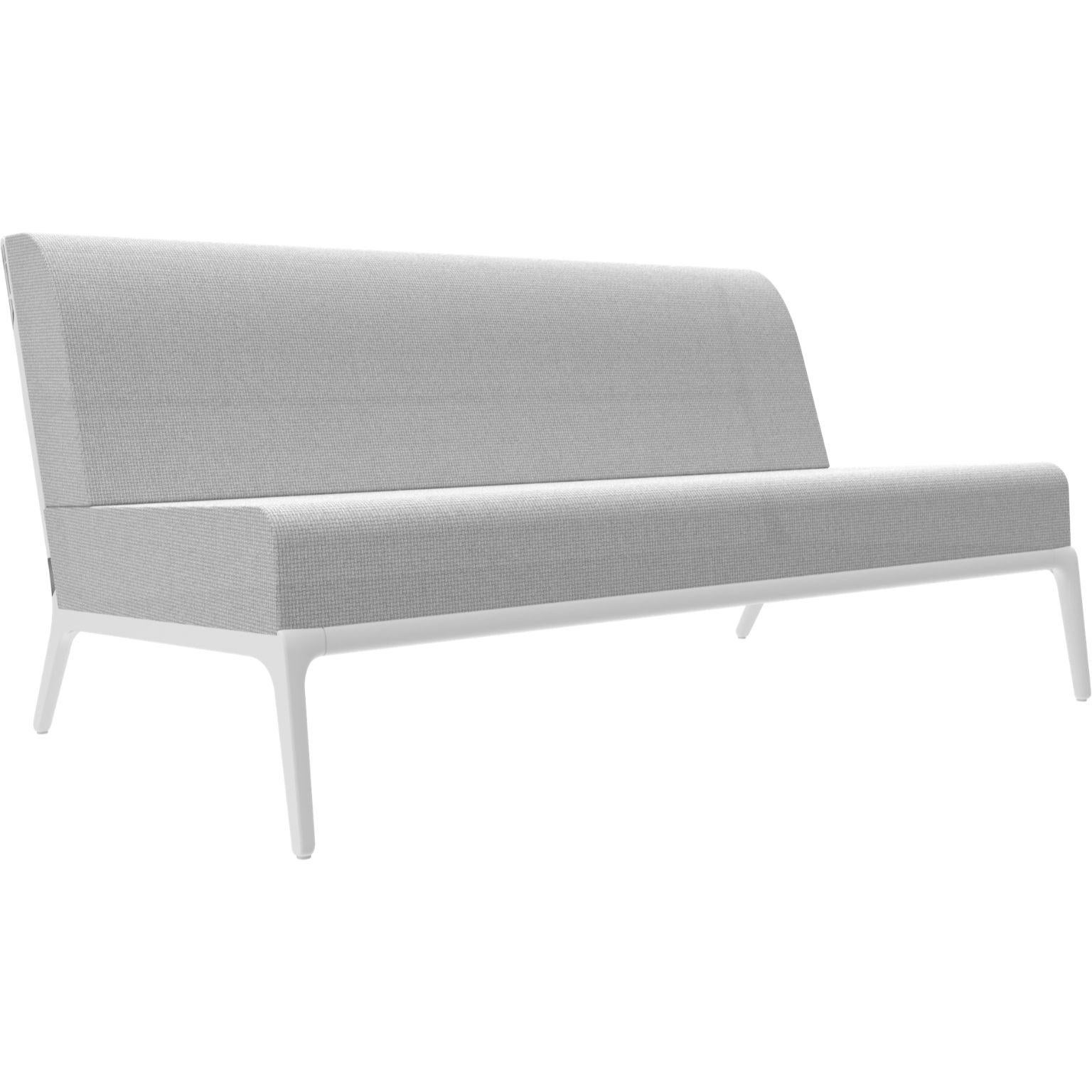 Xaloc Central 160 Blanc Canapé modulable par MOWEE
Dimensions : D100 x L160 x H81 cm (Hauteur du siège 42cm)
MATERIAL : Aluminium, Textile
Poids : 35,5 kg
Disponible également en différentes couleurs et finitions. 

 Xaloc synthétise les