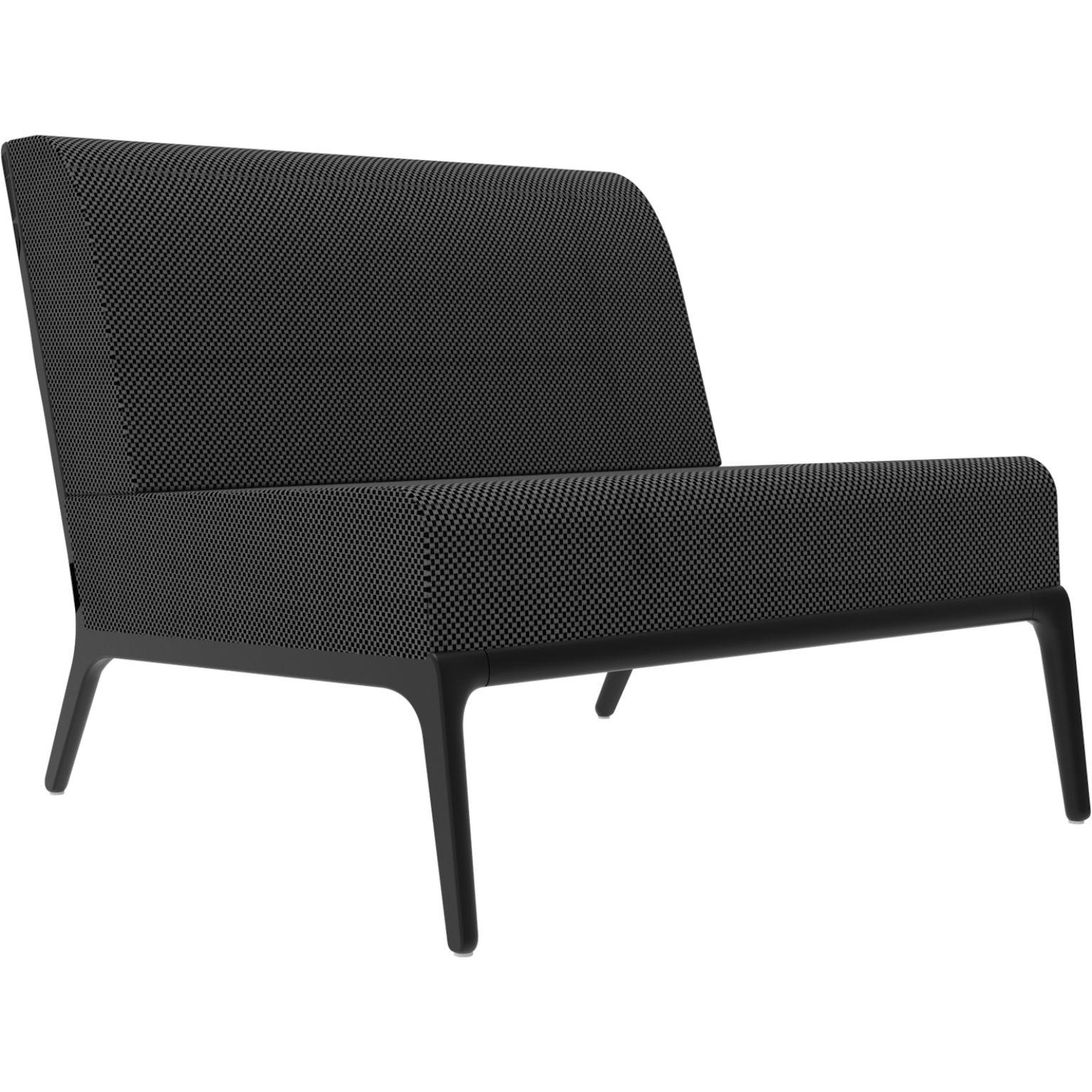 Xaloc Central 90 Schwarz Modulares Sofa von MOWEE
Abmessungen: T100 x B90 x H81 cm (Sitzhöhe 42 cm)
MATERIAL: Aluminium, Textil
Gewicht: 24 kg
Auch in verschiedenen Farben und Ausführungen erhältlich. 

 Xaloc synthetisiert die Linien der