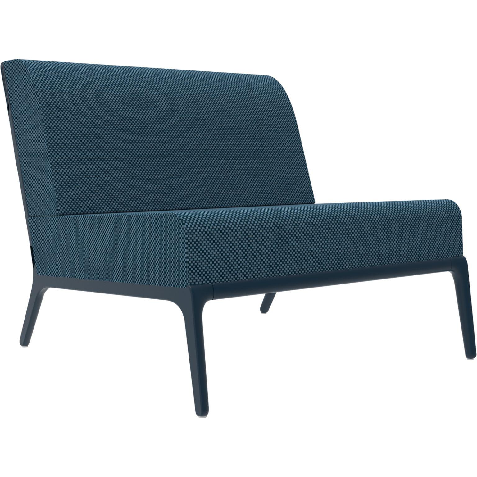 Sofá modular Xaloc central 90 marino by MOWEE
Dimensiones: P100 x An 90 x Al 81 cm (Altura del asiento 42 cm)
Material: Aluminio, Textil
Peso: 24 kg
También disponible en distintos colores y acabados. 

 Xaloc sintetiza las líneas del