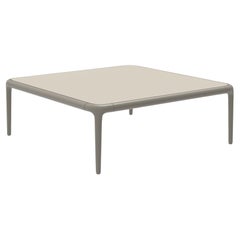 Table basse Xaloc couleur crème 80 avec plateau en verre par Mowee