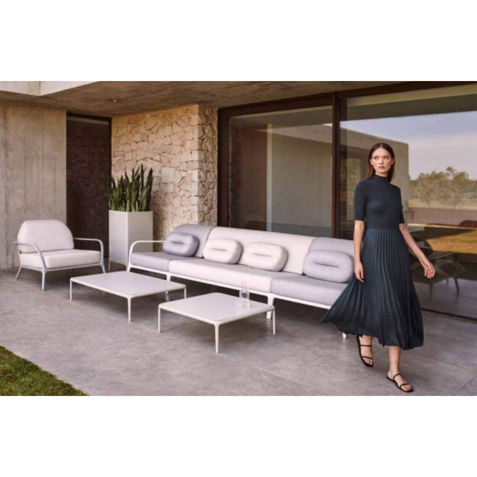 Table Xaloc à plateau en verre crème 70 par Mowee Neuf - En vente à Geneve, CH