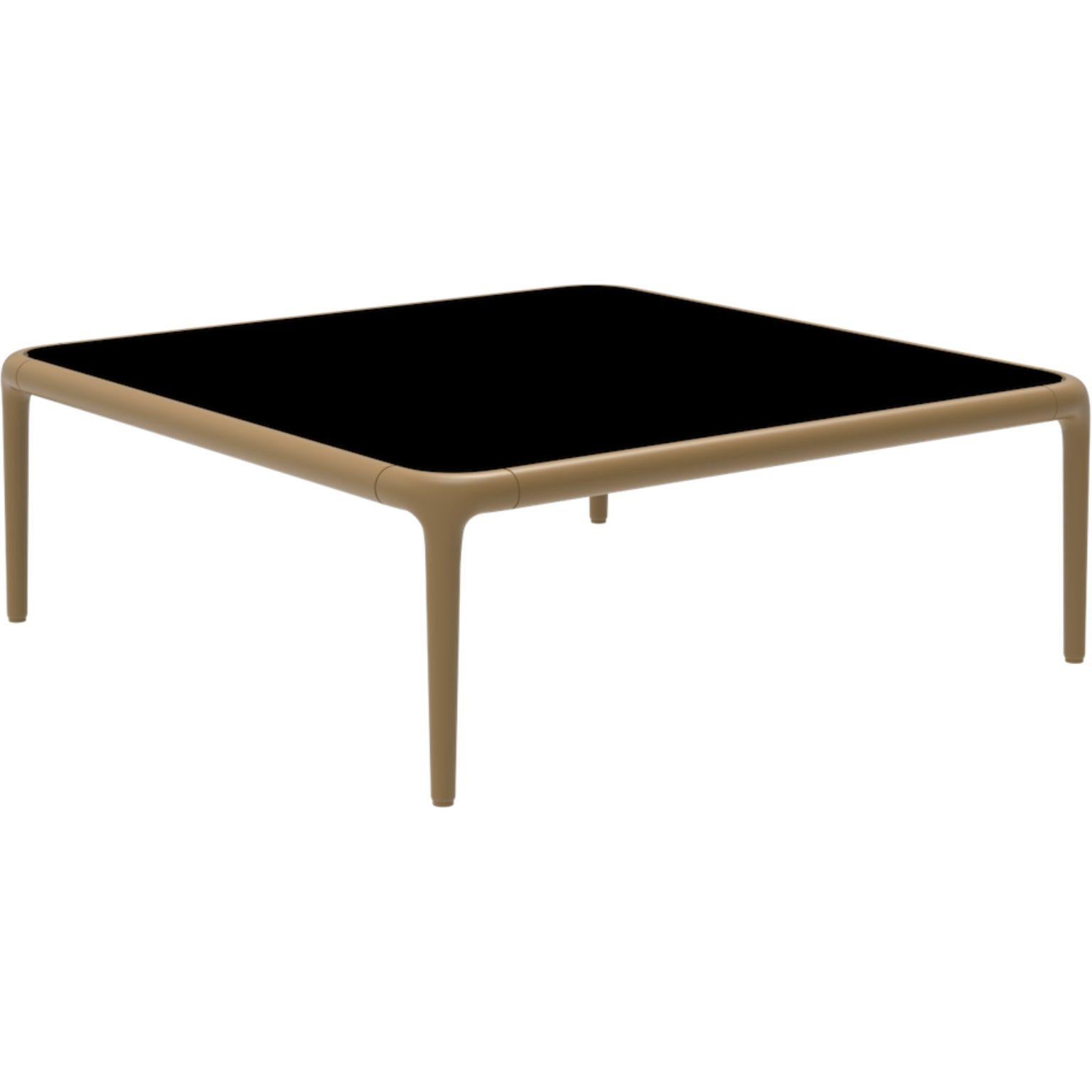 Xaloc gold coffee table 80 with glass top by Mowee
Dimensions: D 80 x W 80 x H 28 cm
Materials: Aluminum, tinted tempered glass top.
Also available in different aluminum colors and finishes (HPL Black Edge or Neolith).

Xaloc synthesizes the