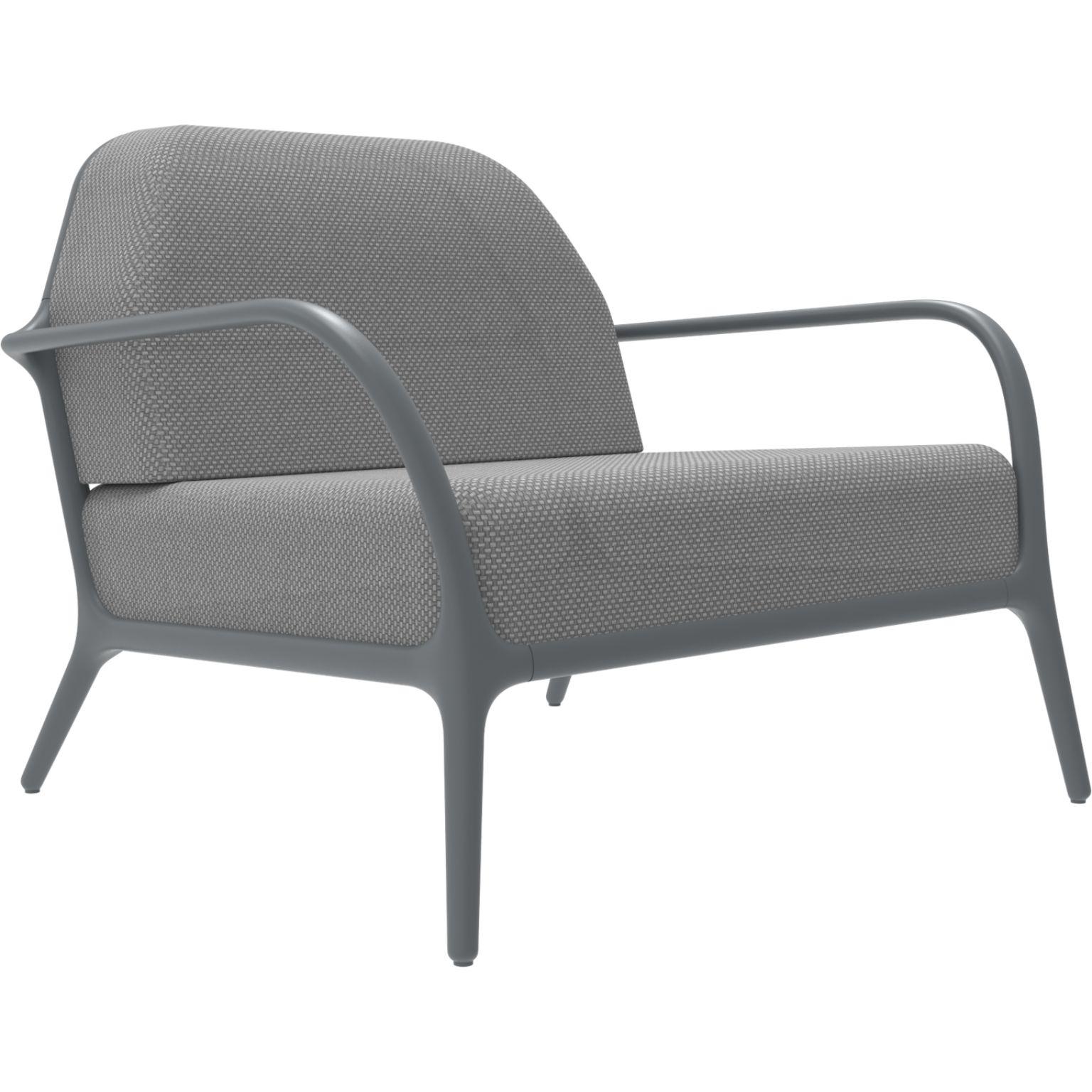 Xaloc Grey Amchair by MOWEE
Dimensions: D 100 x W 102 x H 81 cm (Seat Height 42 cm)
Material: Aluminum, Upholstery
Weight: 29 kg
Also available in different colours and finishes. Please contact us.

 Xaloc synthesizes the lines of interior