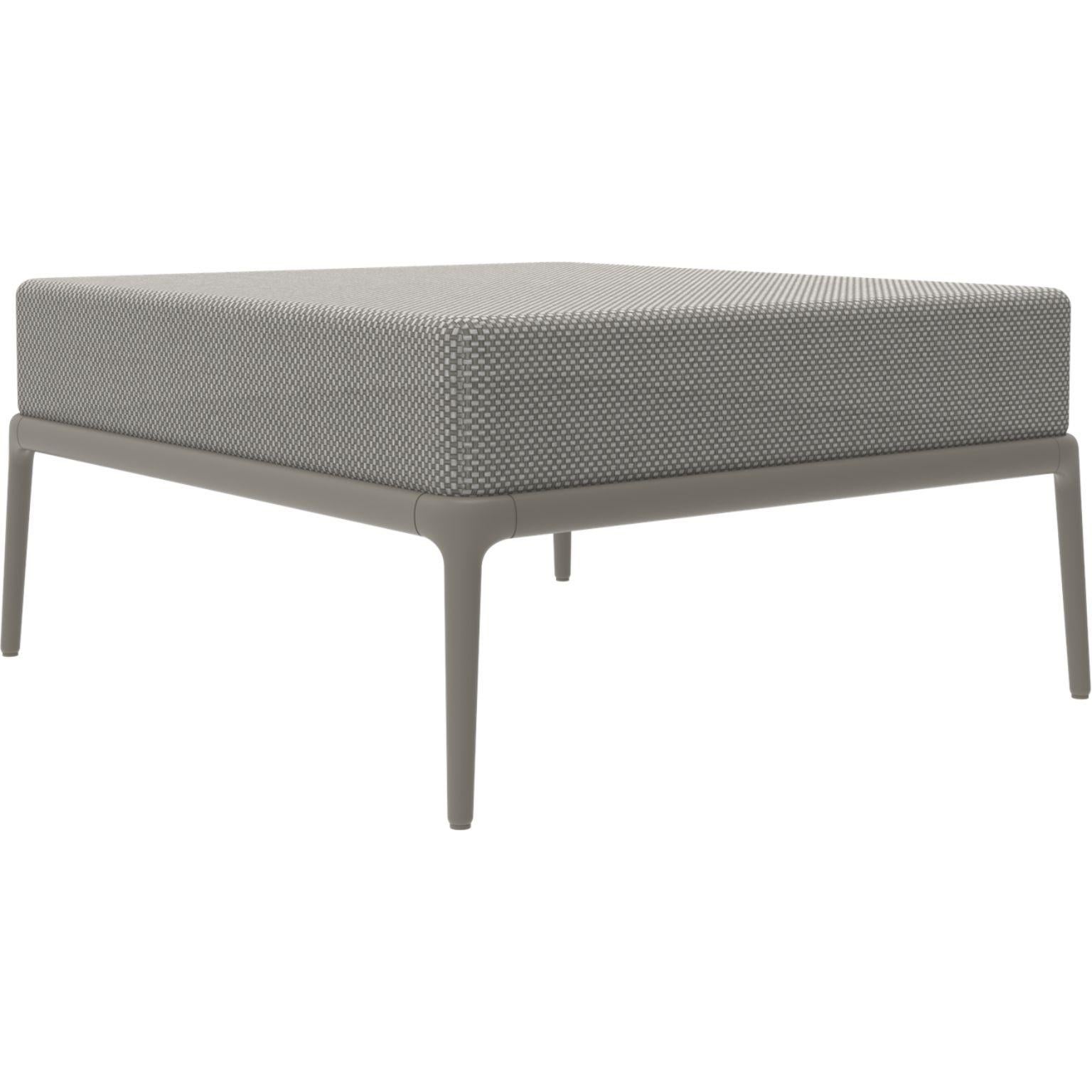 Post-Modern Xaloc Grey Chaise Longue by Mowee For Sale