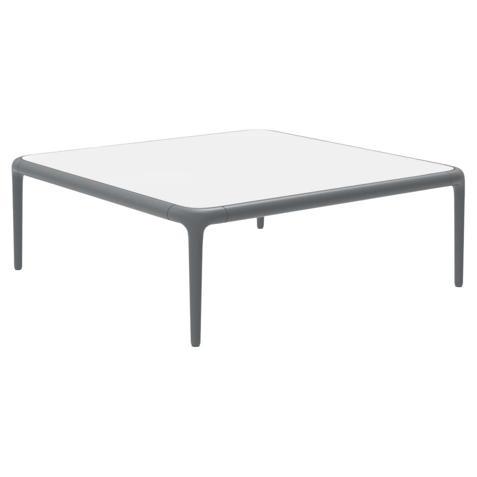 Xaloc Tavolino grigio 80 con piano in vetro di Mowee