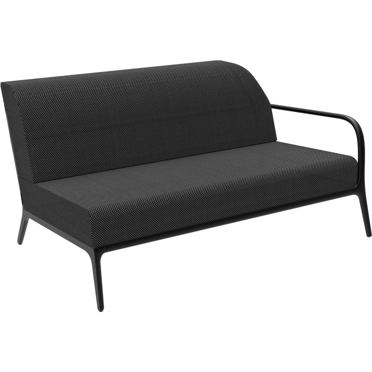 Xaloc links 160 schwarzes modulares sofa von MOWEE
Abmessungen: T100 x B160 x H81 cm (Sitzhöhe 42cm)
MATERIAL: Aluminium, Textil
Gewicht: 37 kg
Auch in verschiedenen Farben und Ausführungen erhältlich.

 Xaloc synthetisiert die Linien der