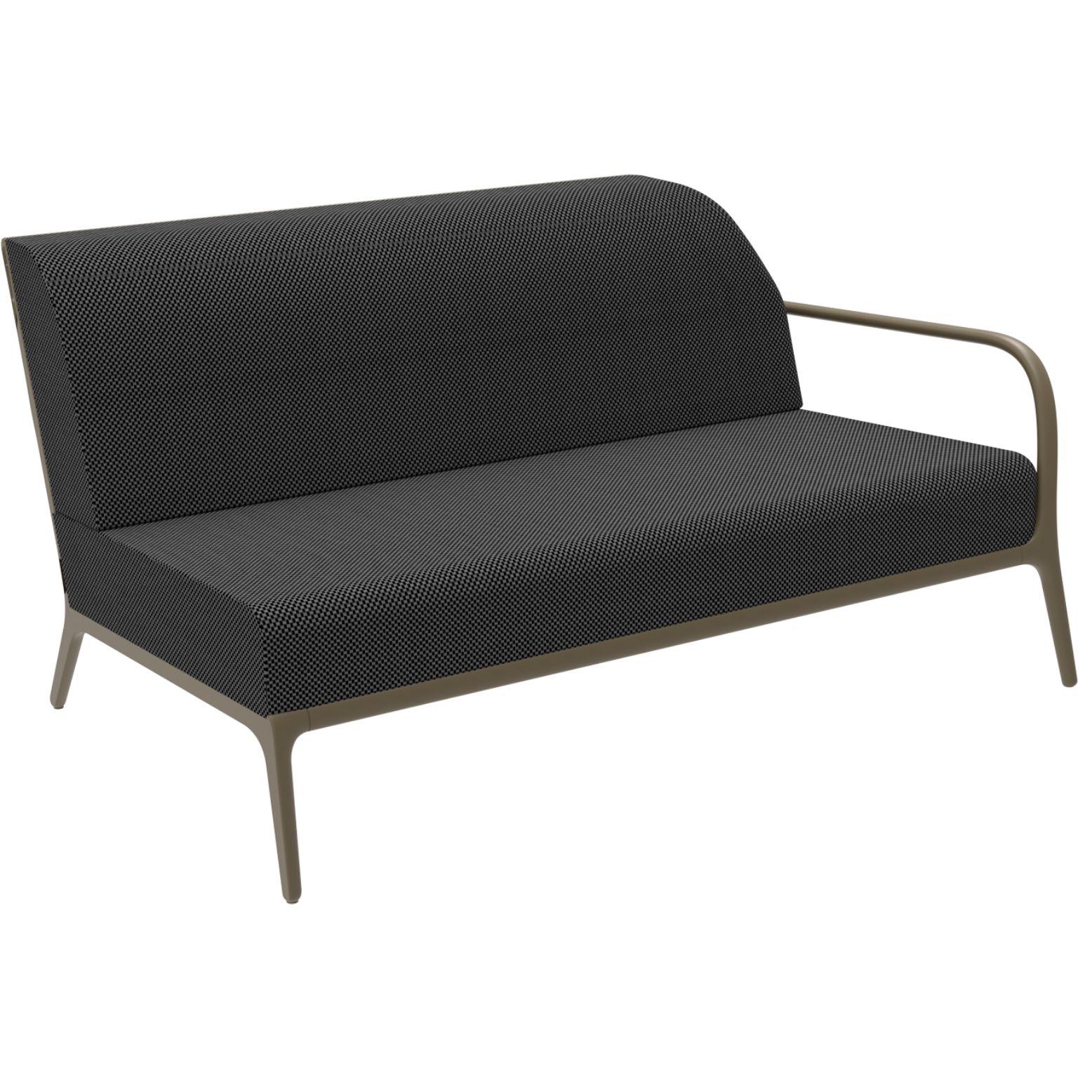 Xaloc Left 160 Bronze Modular sofa by MOWEE
Dimensions: D100 x W160 x H81 cm (Seat Height 42cm)
Material: Aluminium, Textile
Weight: 37 kg
Also Available in different colors and finishes. 

 Xaloc synthesizes the lines of interior furniture to