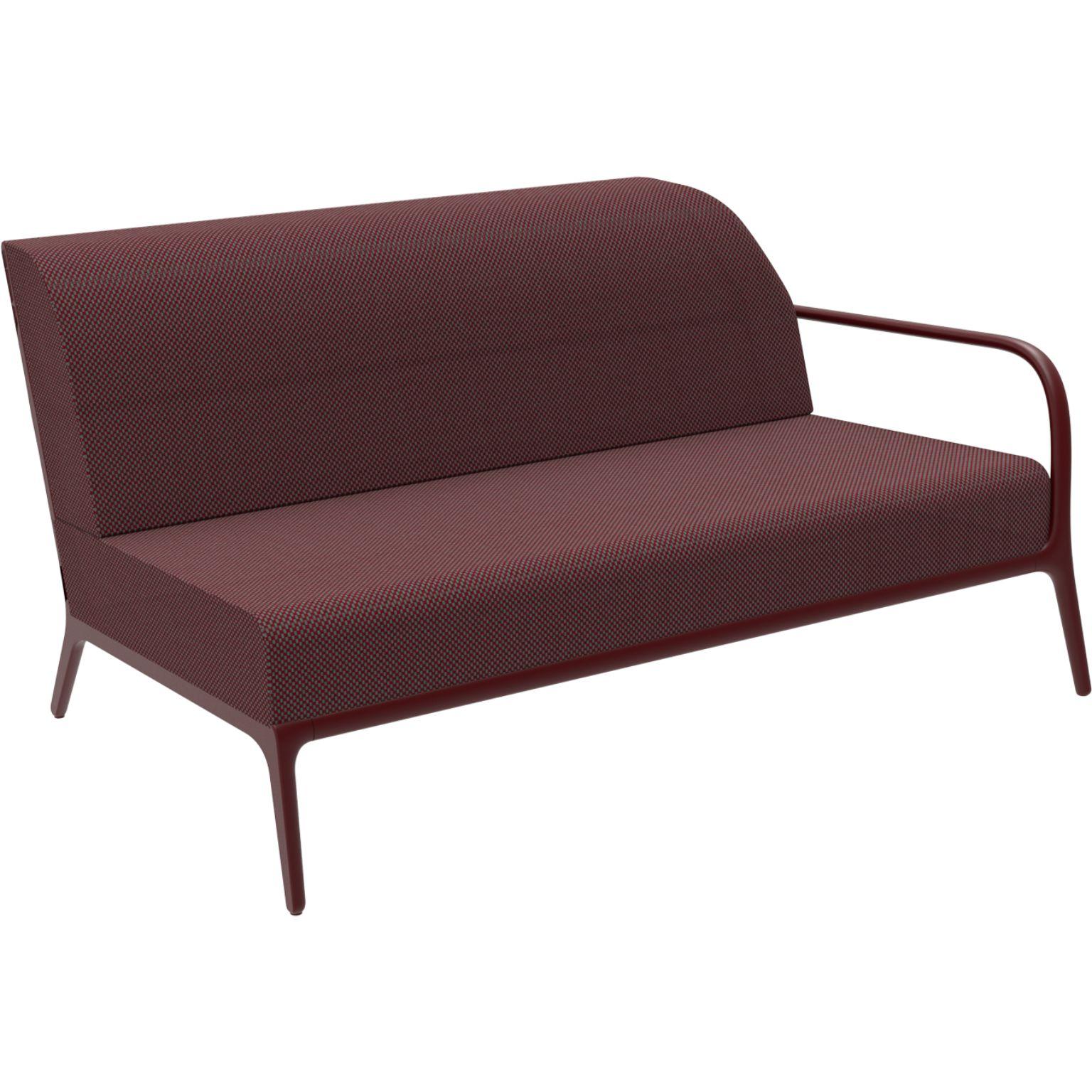 Xaloc left 160 burgundy modular sofa by MOWEE
Dimensions: D100 x W160 x H81 cm (Seat Height 42cm)
Material: Aluminium, Textile
Weight: 37 kg
Also Available in different colours and finishes. 

 Xaloc synthesizes the lines of interior furniture