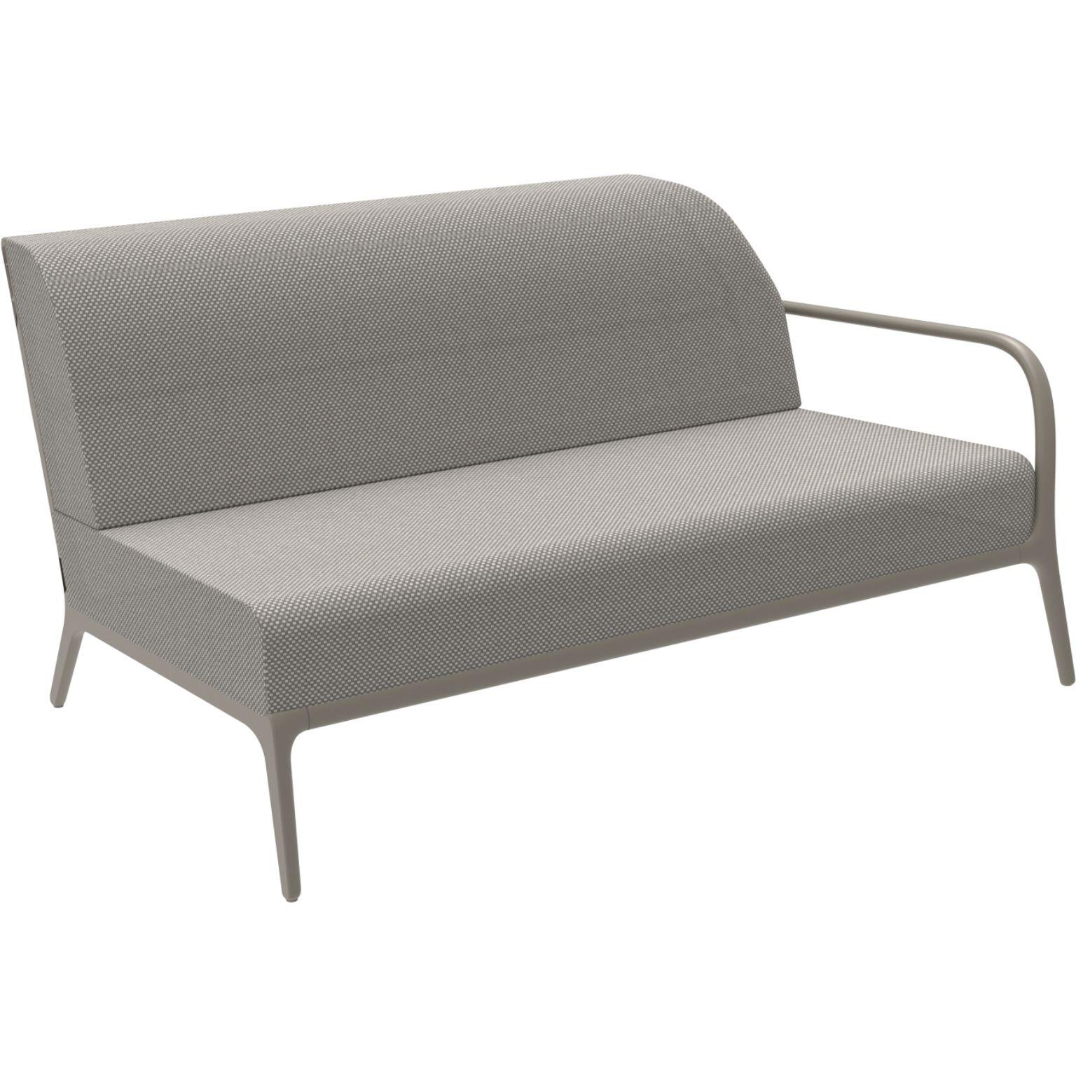 Xaloc left 160 cream modular sofa by MOWEE
Dimensions: D100 x W160 x H81 cm (Seat Height 42cm)
Material: Aluminium, Textile
Weight: 37 kg
Also Available in different colours and finishes. 

 Xaloc synthesizes the lines of interior furniture to