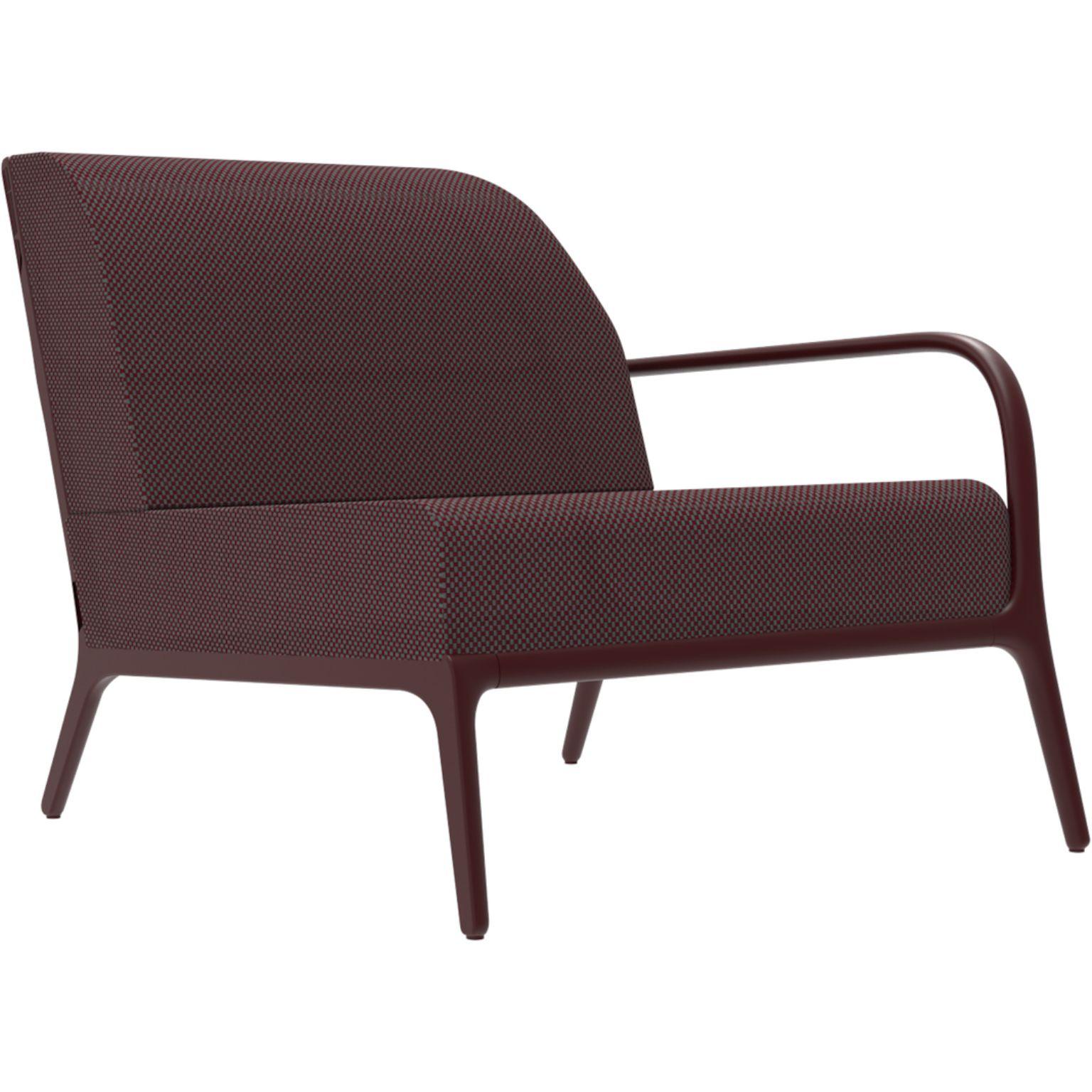 Xaloc left 90 burgundy modular sofa by MOWEE
Dimensions: D100 x W90 x H81 cm (Seat Height 42 cm)
Material: Aluminium, Textile
Weight: 25 kg
Also Available in different colours and finishes. 

 Xaloc synthesizes the lines of interior furniture