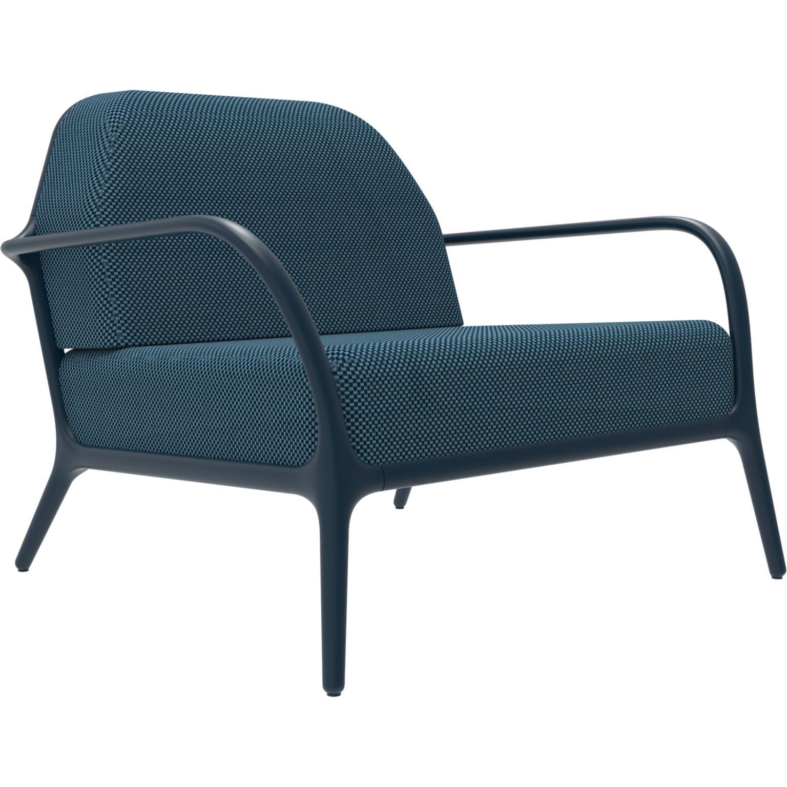 Sedia a rotelle Xaloc Navy di MOWEE
Dimensioni: P 100 x L 102 x H 81 cm (altezza seduta 42 cm)
Materiale: Alluminio, Tappezzeria
Peso: 29 kg
Disponibile anche in diversi colori e finiture. Contattateci.

 Xaloc sintetizza le linee degli arredi