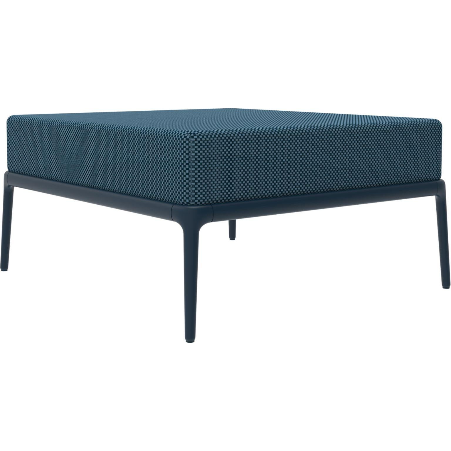 Xaloc navy chaise longue by Mowee
Dimensions: D 82 x W 90 x H 43 cm
Material: Aluminium, Textile
Weight: 13 kg
Also available in different colours and finishes.

 Xaloc synthesizes the lines of interior furniture to extrapolate to the