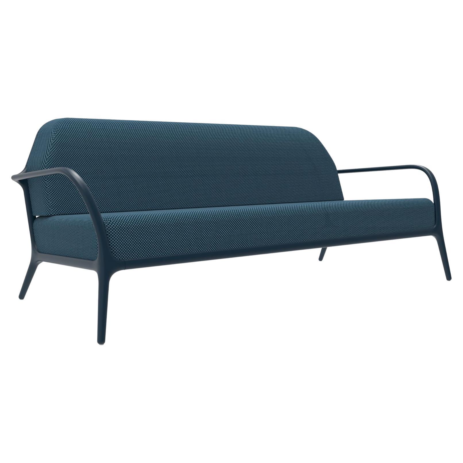 Xaloc Marineblaues Sofa von MOWEE im Angebot