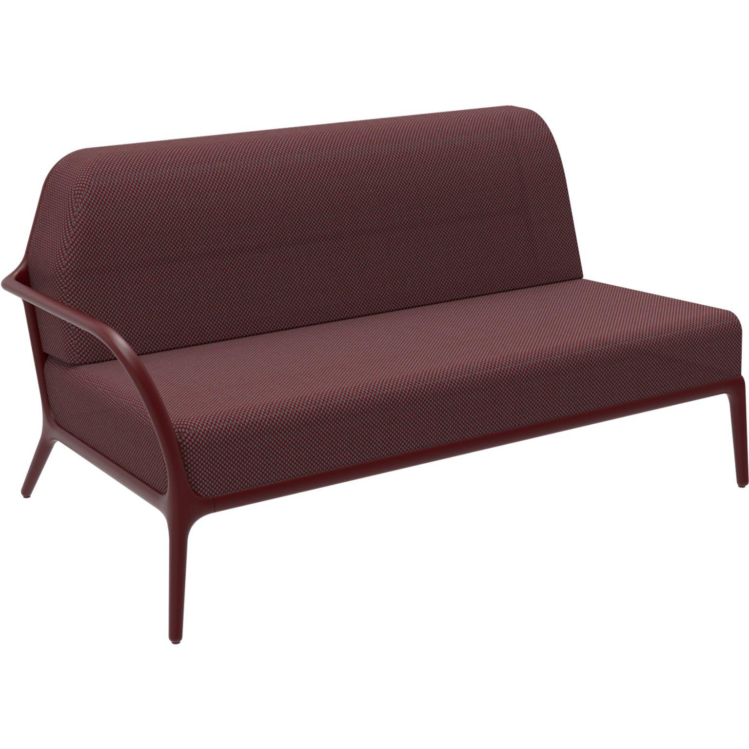 Xaloc Right 160 burgundy modular sofa by MOWEE
Dimensions: D100 x W160 x H81 cm (Seat Height 42 cm)
Material: Aluminum, Textile
Weight: 37 kg
Also Available in different colors and finishes. 

 Xaloc synthesizes the lines of interior furniture