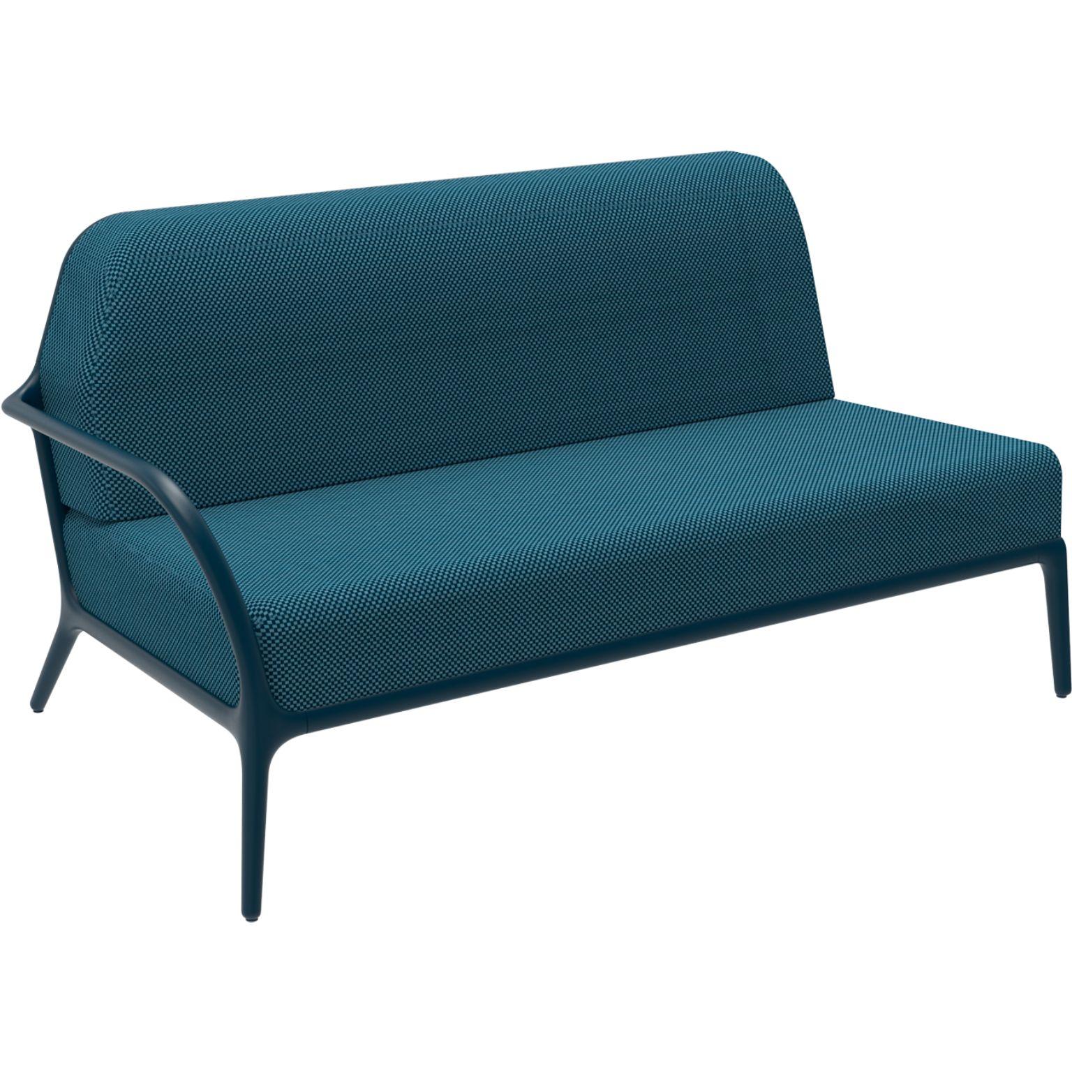 Xaloc Right 160 navy modular sofa by Mowee.
Dimensions: D100 x W160 x H81 cm (Seat Height 42 cm)
Material: Aluminium, Textile
Weight: 37 kg
Also Available in different colours and finishes. 
 
Xaloc synthesizes the lines of interior furniture