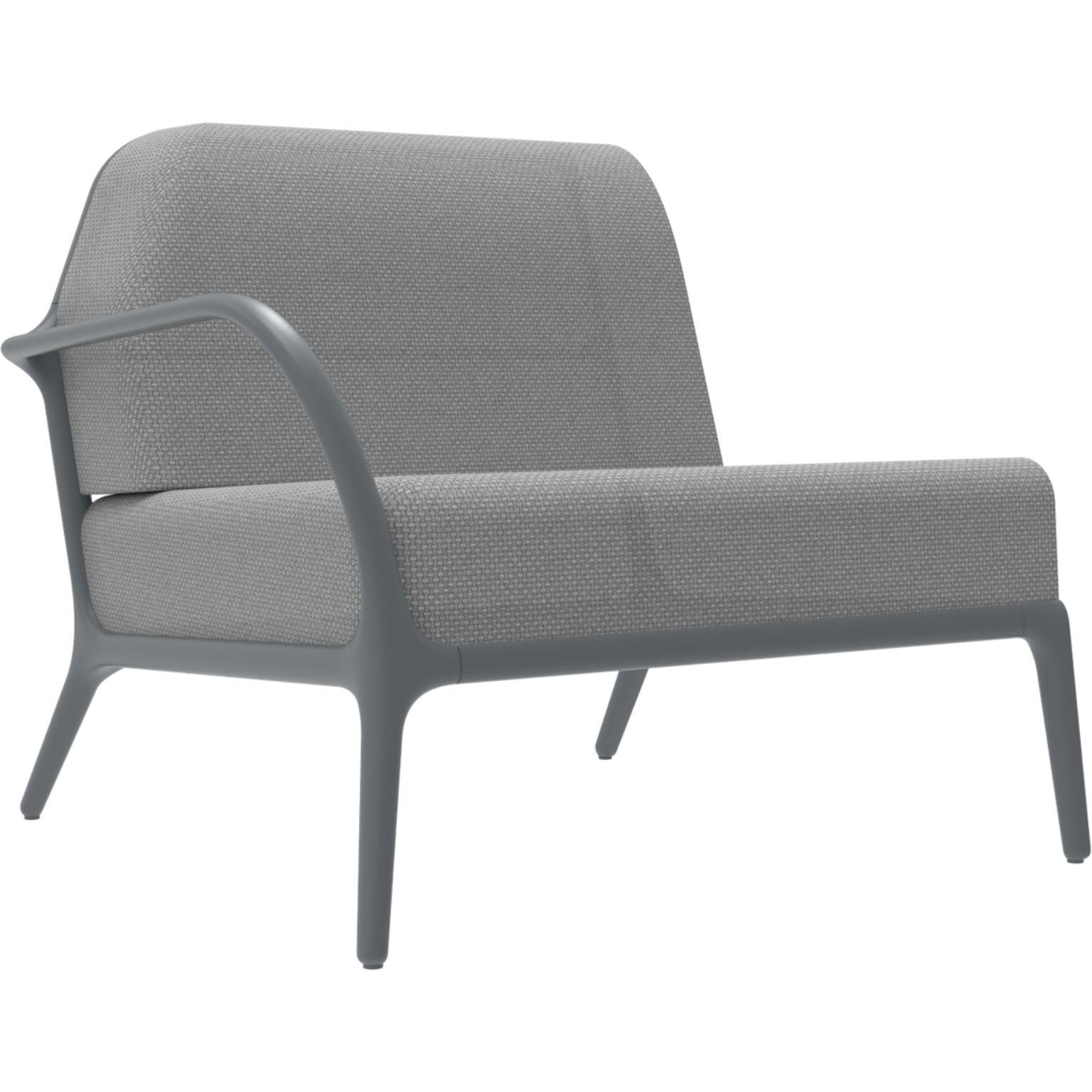 Sofá modular Xaloc Right 90 gris de Mowee.
Dimensiones: P100 x An 90 x Al 81 cm (Altura del asiento 42 cm)
Material: Aluminio, Textil
Peso: 25 kg
También disponible en distintos colores y acabados.

 Xaloc sintetiza las líneas del mobiliario