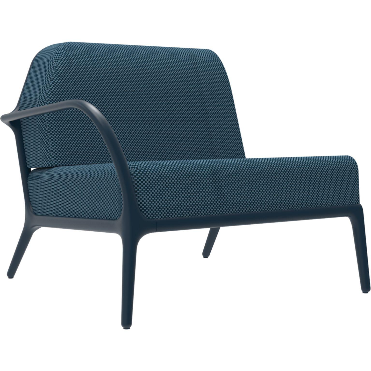 Xaloc right 90 navy modular sofa by MOWEE
Dimensions: D100 x W90 x H81 cm (seat height 42 cm)
Material: Aluminium, Textile
Weight: 25 kg
Also available in different colours and finishes. 

 Xaloc synthesizes the lines of interior furniture to