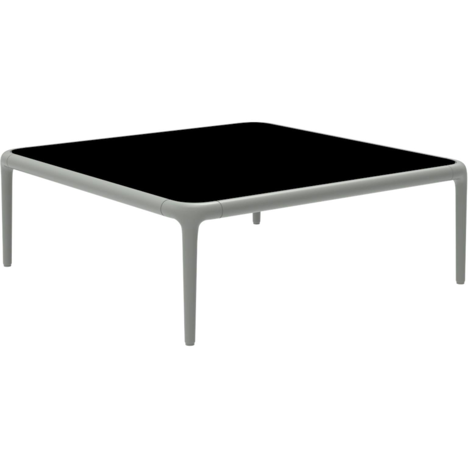 Xaloc silver coffee table 80 with glass top by Mowee.
Dimensions: D80 x W80 x H28 cm.
Materials: Aluminum, tinted tempered glass top.
Also available in different aluminum colors and finishes (HPL Black Edge or Neolith).

Xaloc synthesizes the