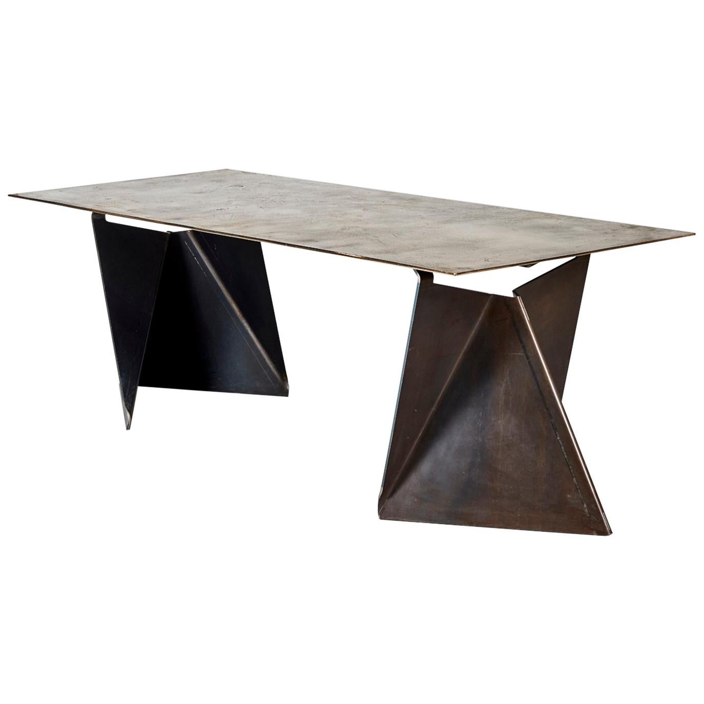 Xandre Kriel:: "Vos Altar":: Tisch mit Bronzeplatte und Stahlfuß