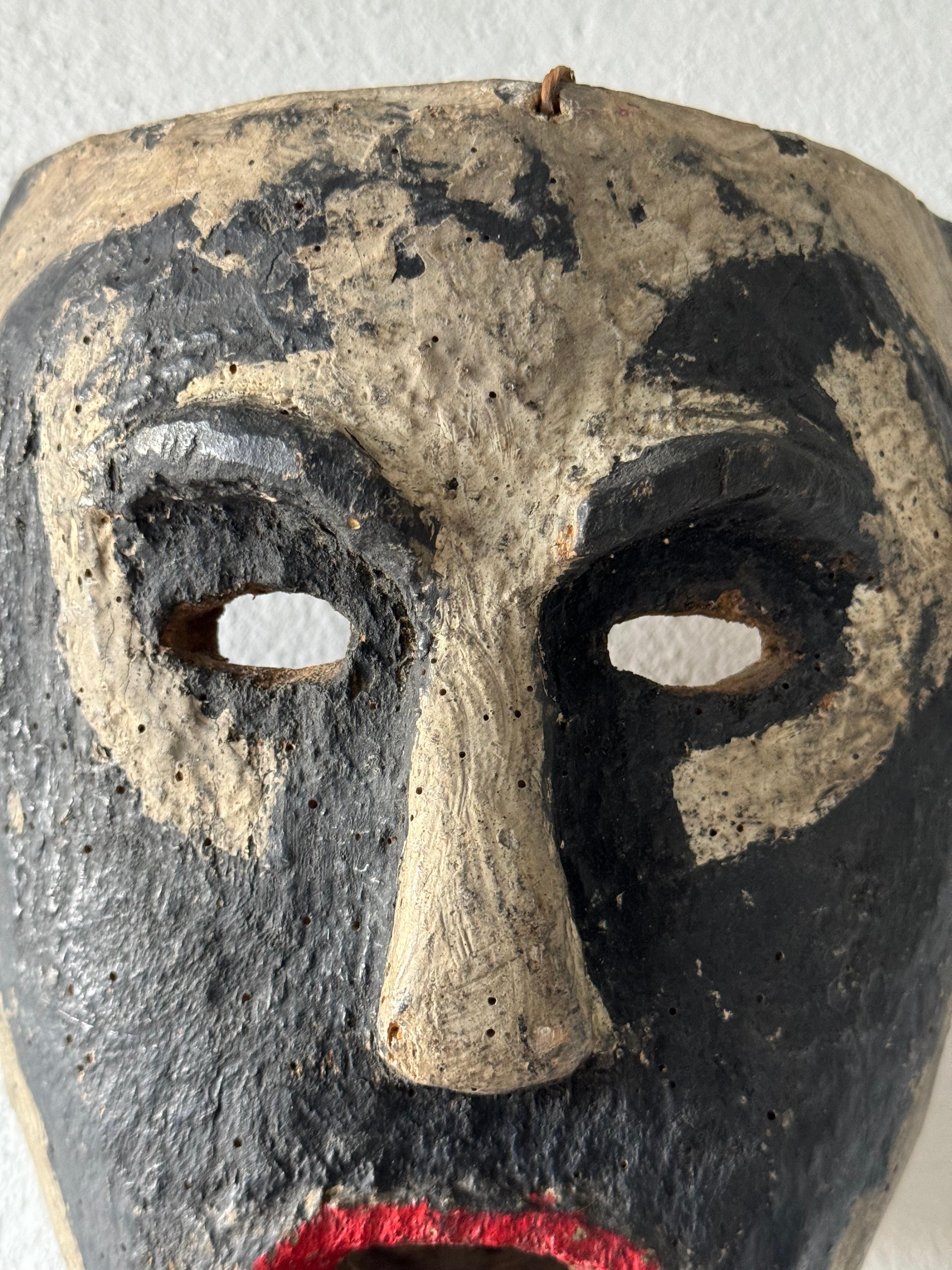 Sculpté à la main Masque Xantolo de la région de Huasteca, Hidalgo, Mexique, années 1970 en vente