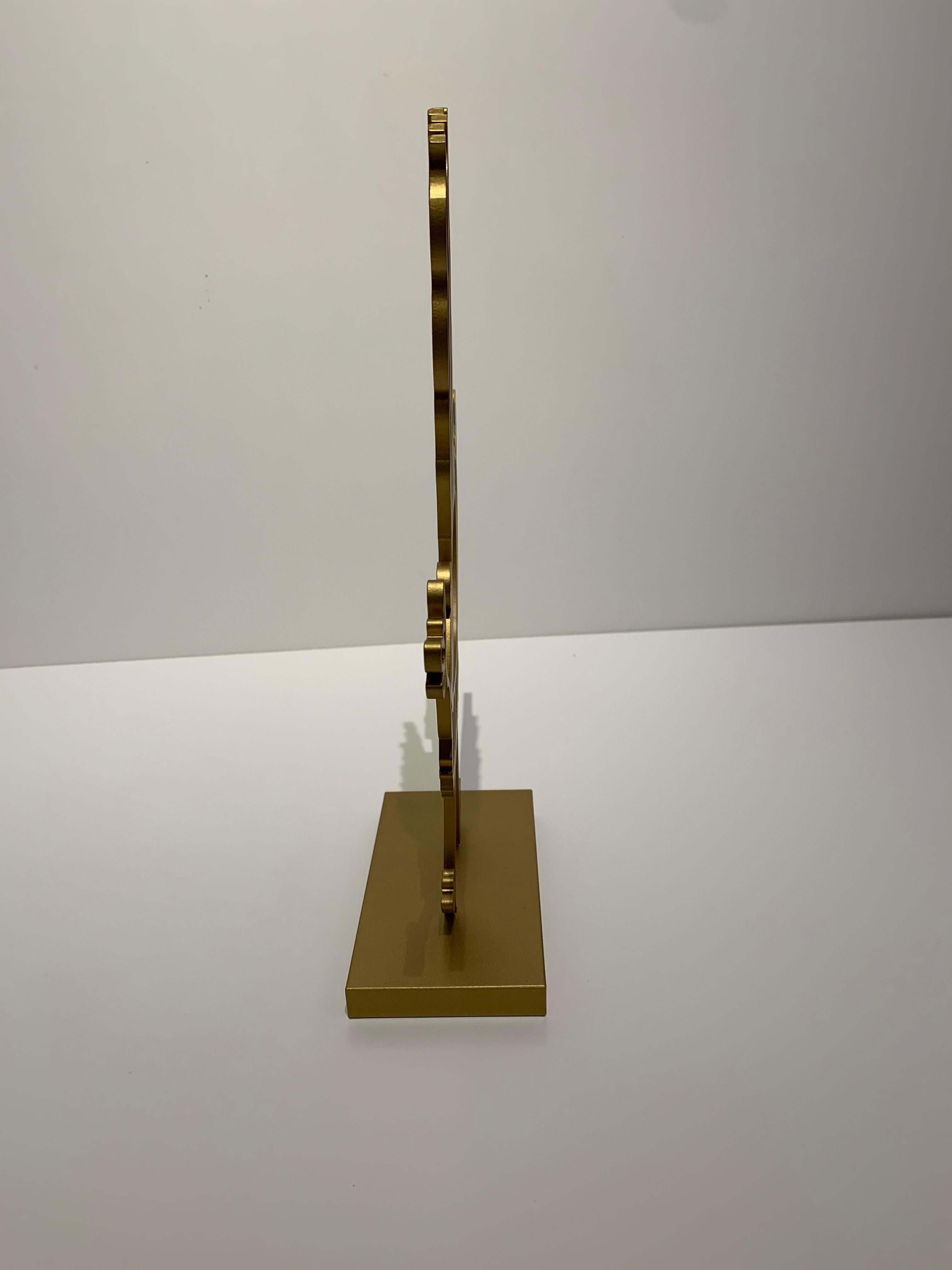Xavi Carbonell, Untitled 2019, Goldbemalte Metallskulptur 2/25 4