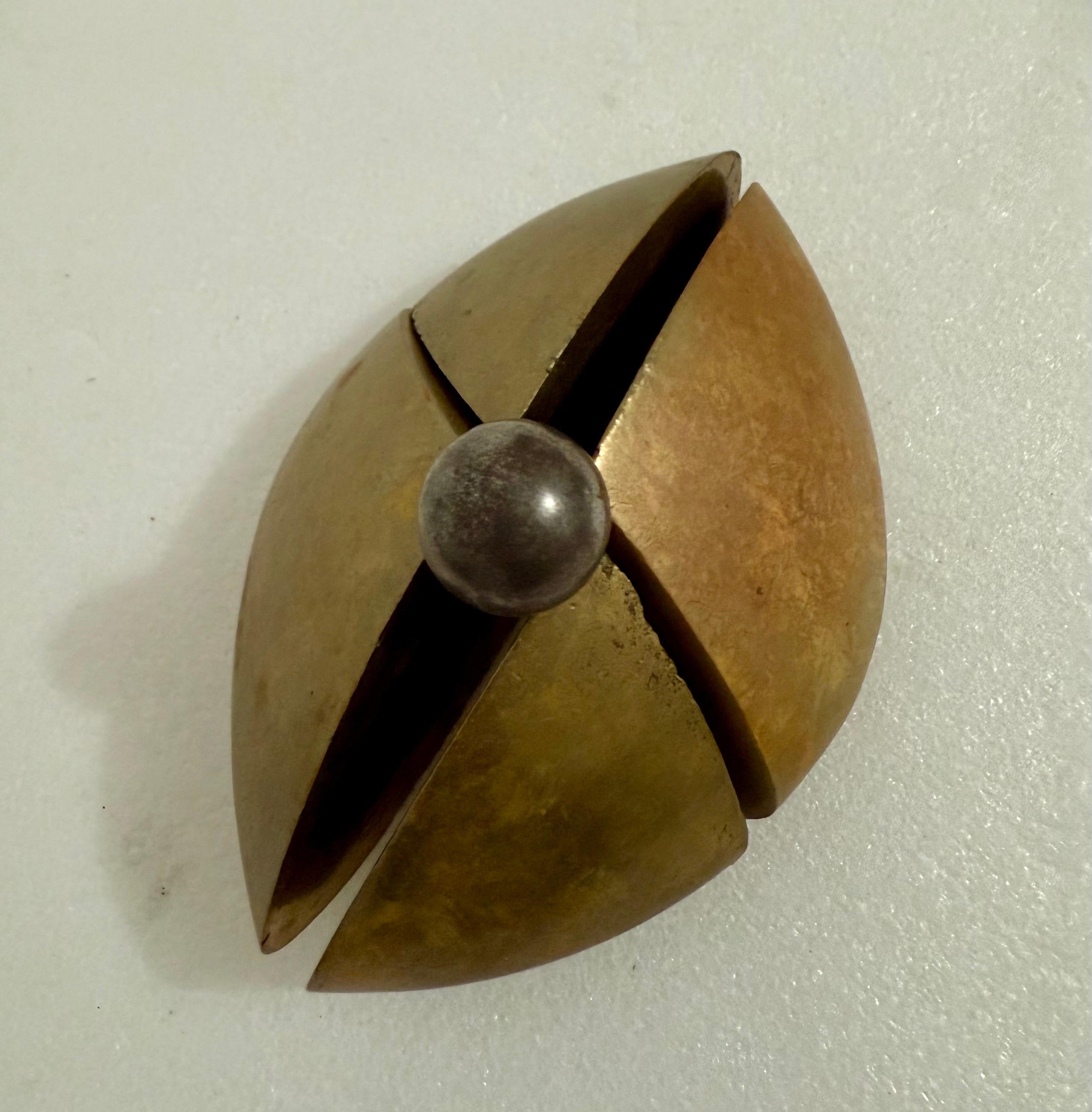 Sculpture abstraite architecturale espagnole catalane Xavier Corbero en bronze et acier en vente 5