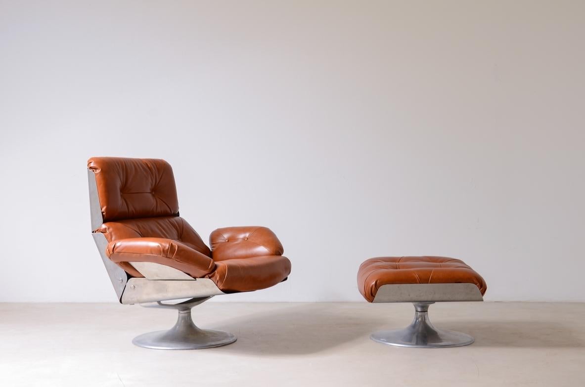 Xavier Feal  rare swivel chair with footrest in curved steel For Sale 3
