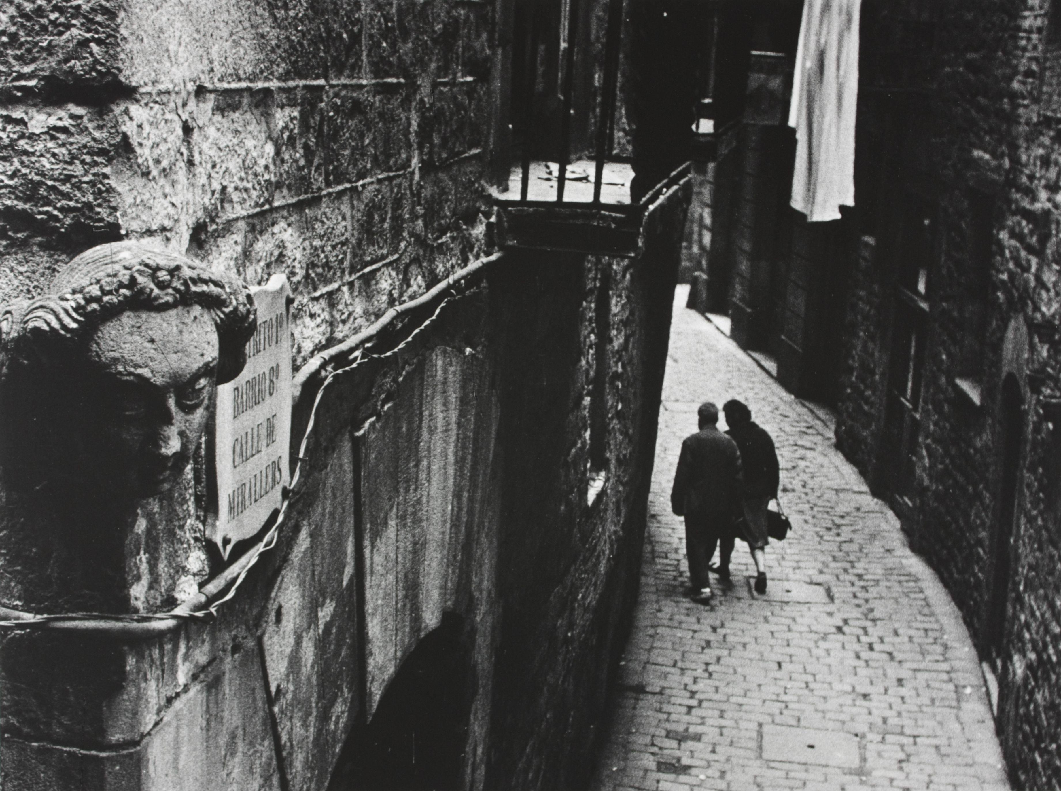 Xavier Miserachs Black and White Photograph - Carrer de Mirallers (cantonada amb el carrer de la Carassa)