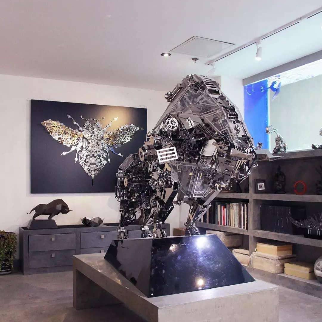The Conqueror, Life Sized Mechanical Bull Run Modern Pop Art, Figurine In Stock 4