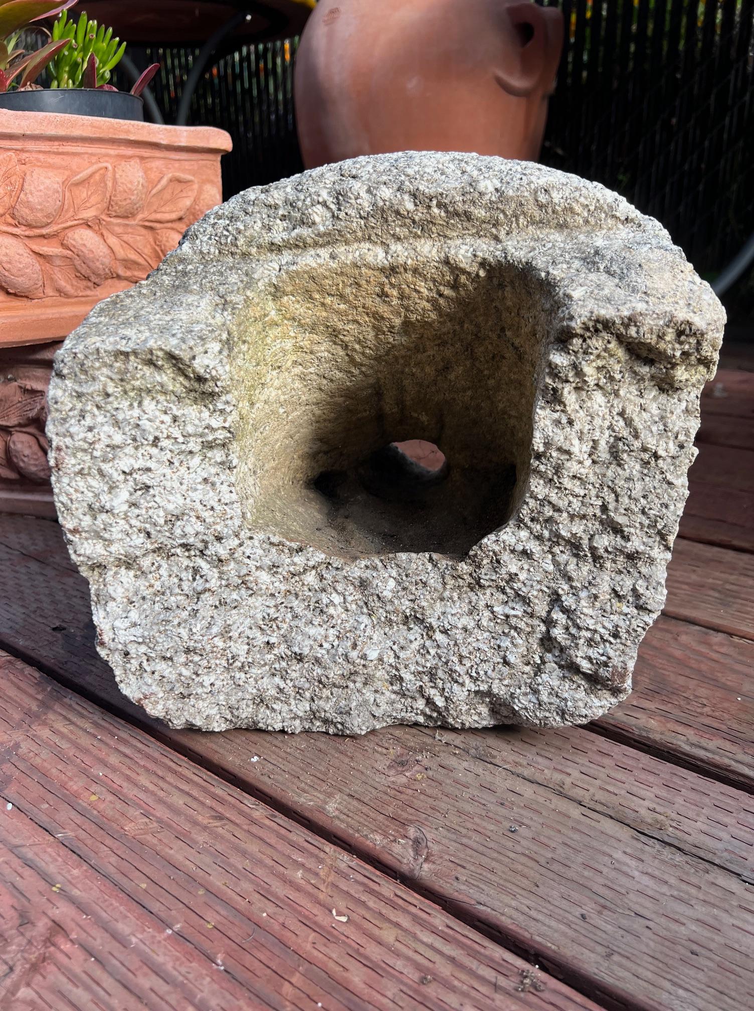 Bocca di fontana in granito italiano del XIII secolo in vendita 4