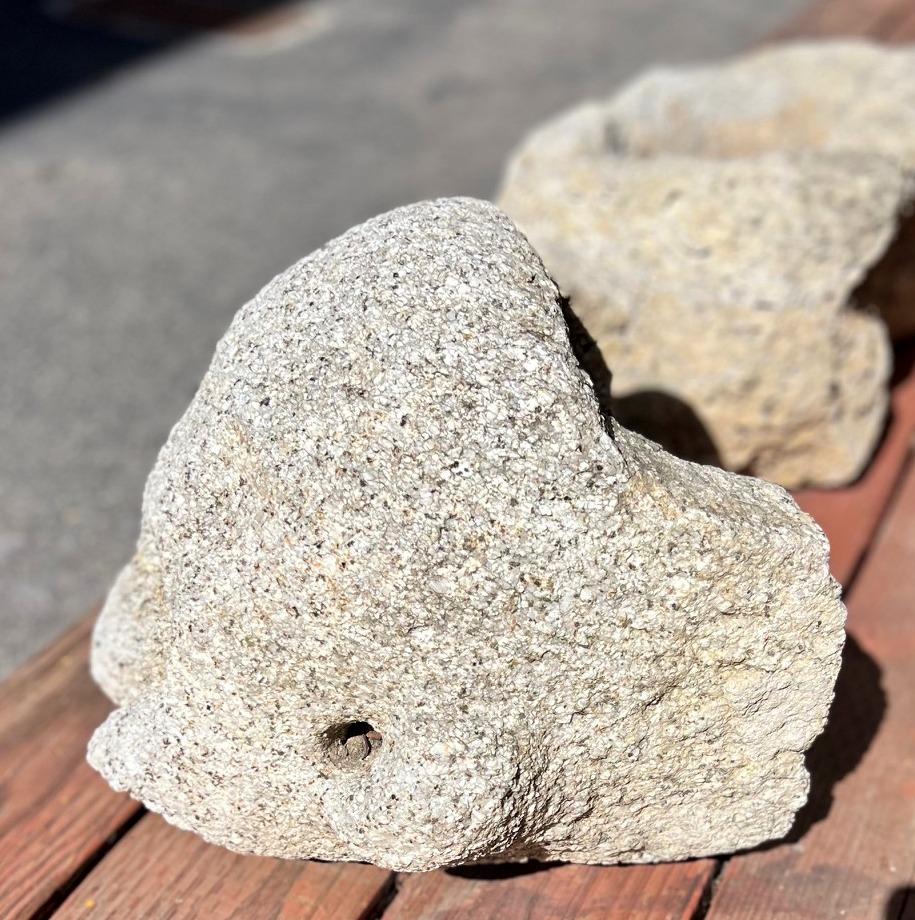 Italiano Bocca di fontana in granito italiano del XIII secolo in vendita