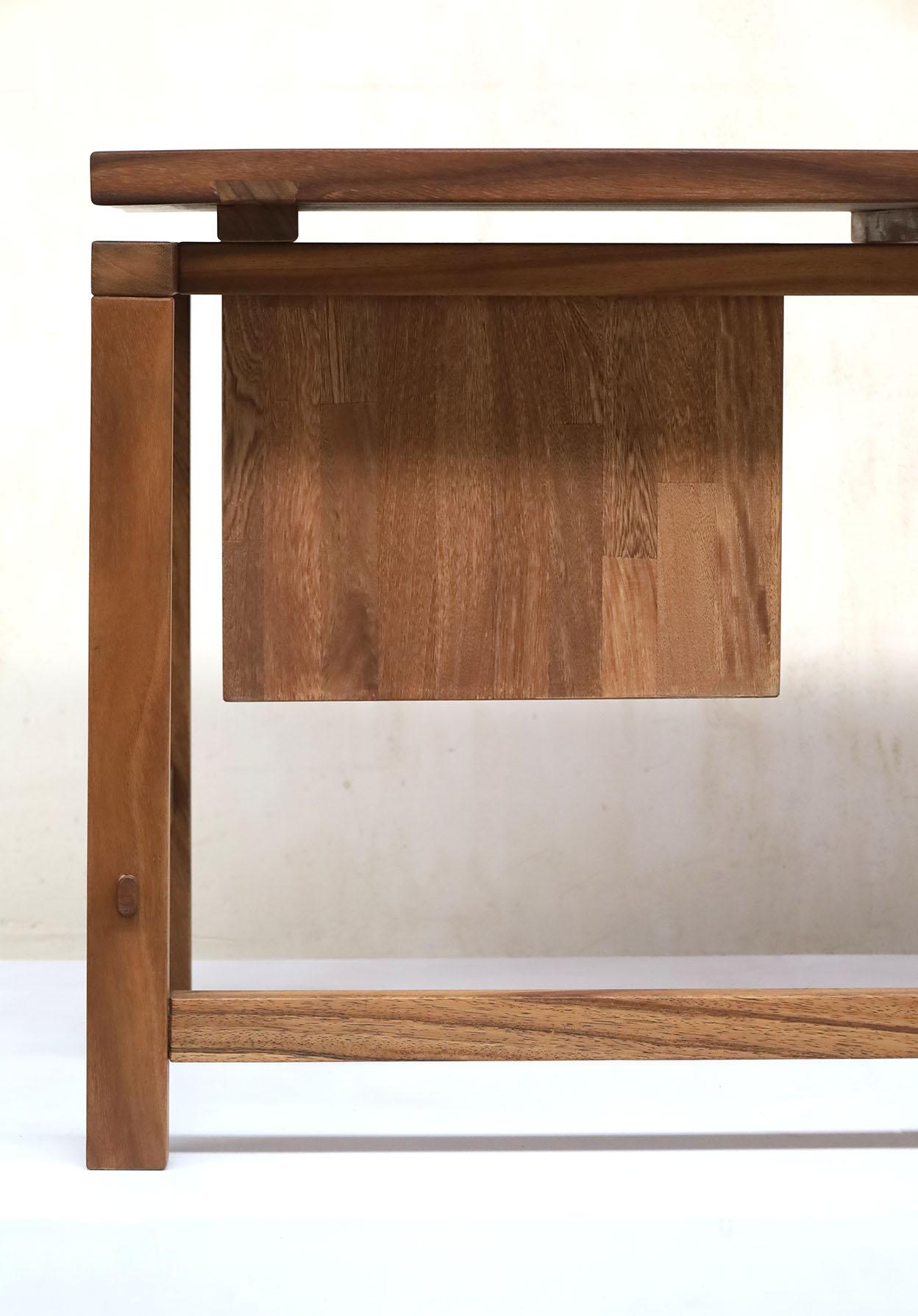Xiitle Desk Small In New Condition For Sale In Mexico City, CDMX