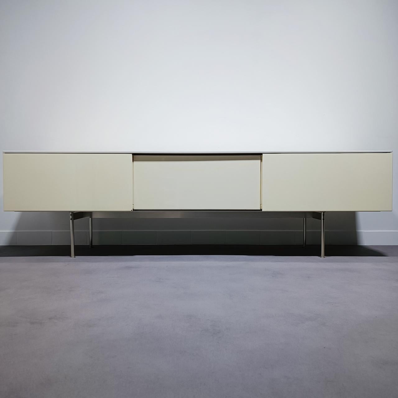 XILITALIA WHITE LACQUER SIDEBOARD BY ANTONIO CITTERIO & PAOLO NAVA

Xilitalia white lacquer sideboard
nickel plated metal base
Sliding doors and one drawer
Finished all around

Designers: Antonio Citterio & Paolo Nava
Producer: Xilitalia
Origal