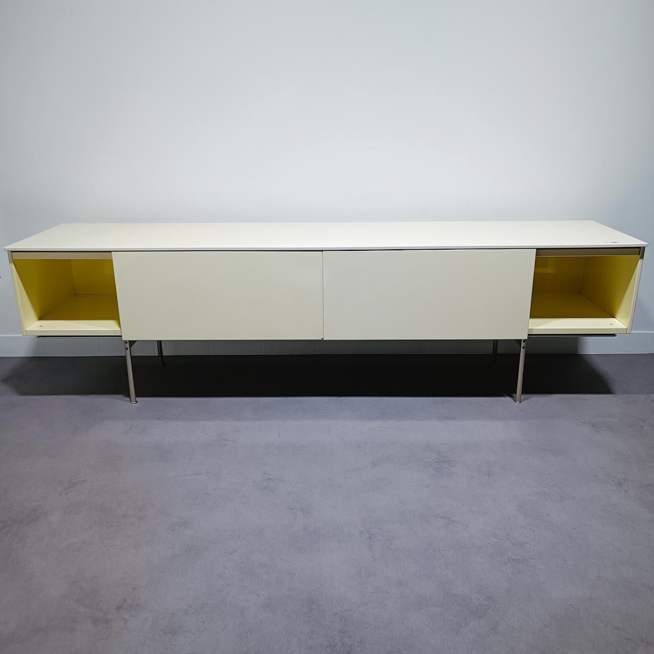 XILITALIA white lacquer sideboard By ANTONIO CITTERIO & PAOLO NAVA In Good Condition For Sale In Zandhoven, BE