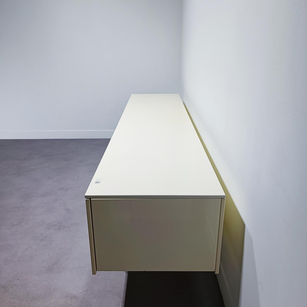 XILITALIA white lacquer sideboard By ANTONIO CITTERIO & PAOLO NAVA For Sale 1
