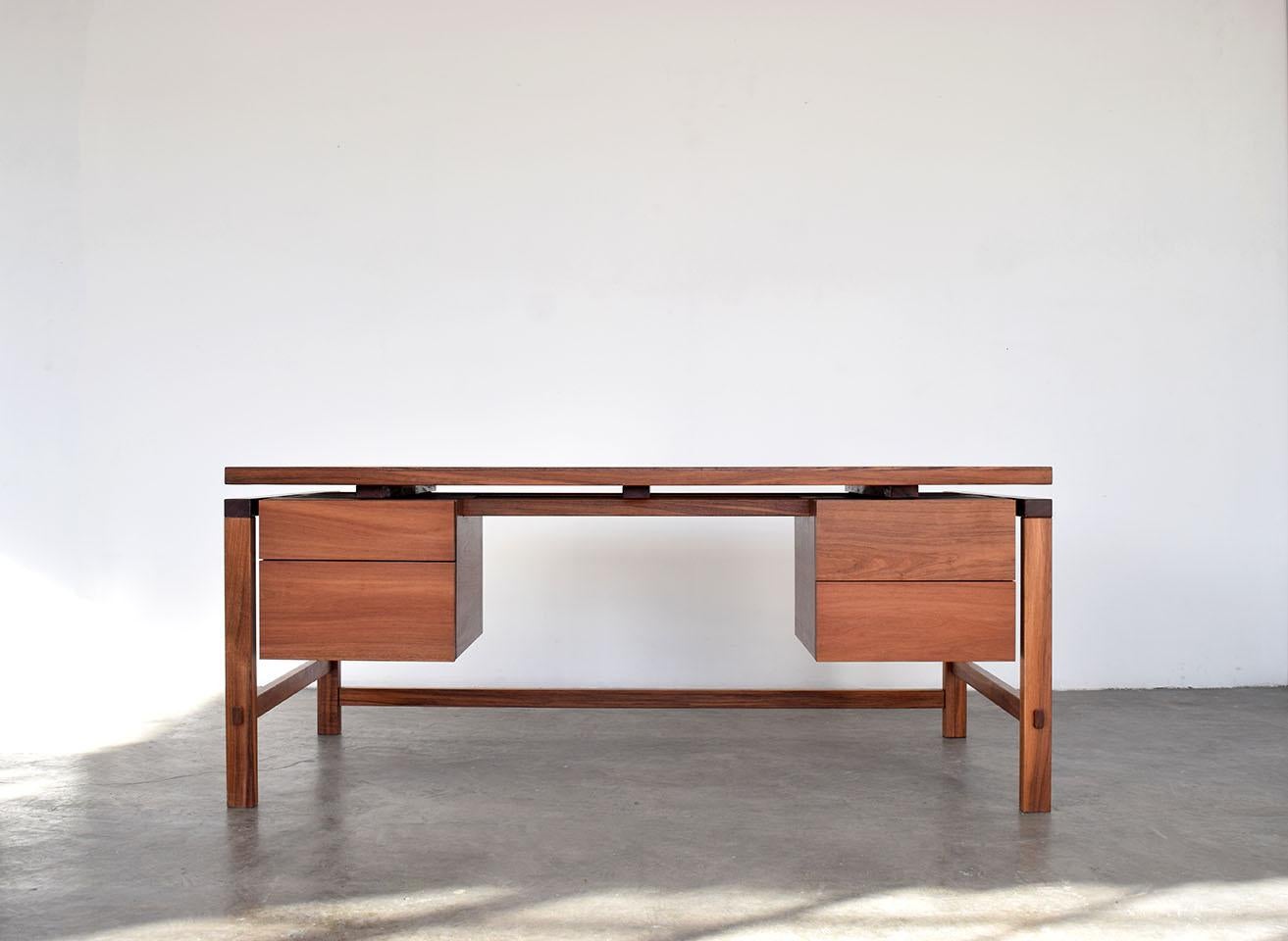 Xilte-Schreibtischset mit Xitle-Sessel und Xitle-Sessel (Holz) im Angebot
