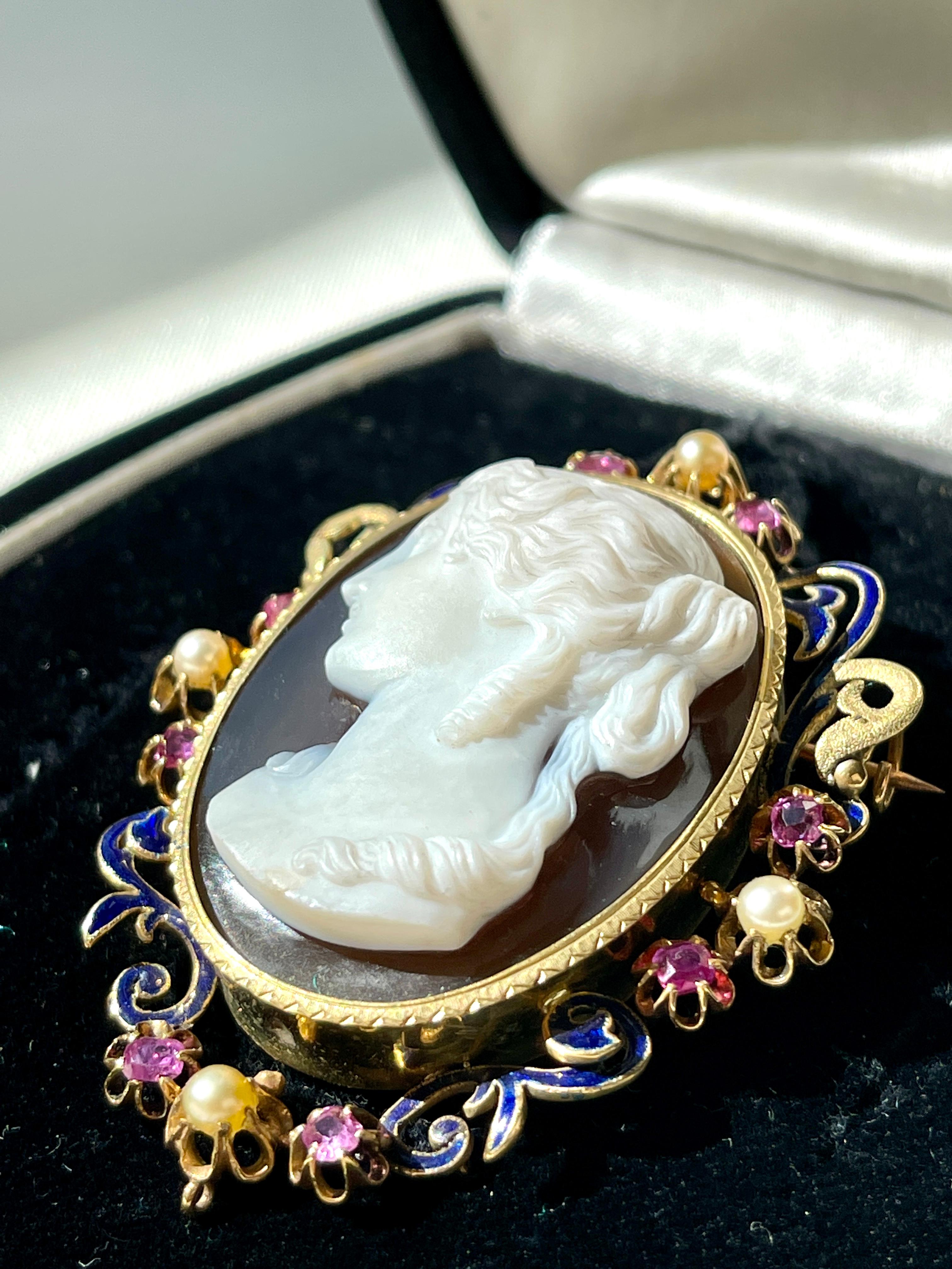 Women's Art Nouveau Cameo Rubies Pearls Yellow Gold 1800s French Brooch For Sale