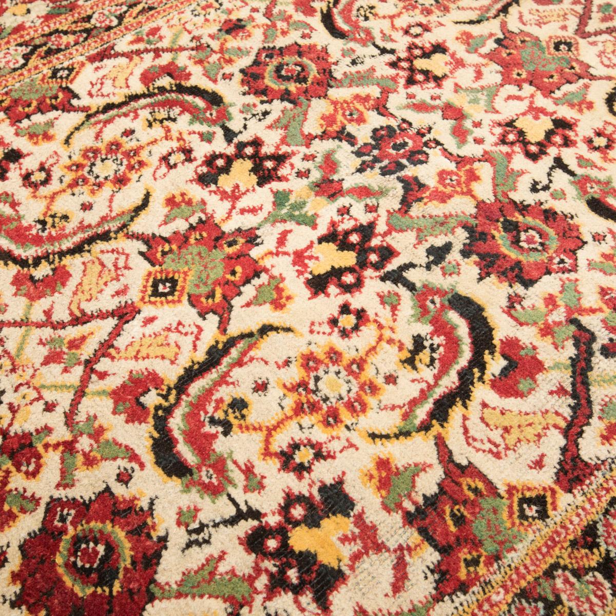 XIX Century, Agra Rug in Reds and Yellows on a Beige Background. In Excellent Condition For Sale In MADRID, ES