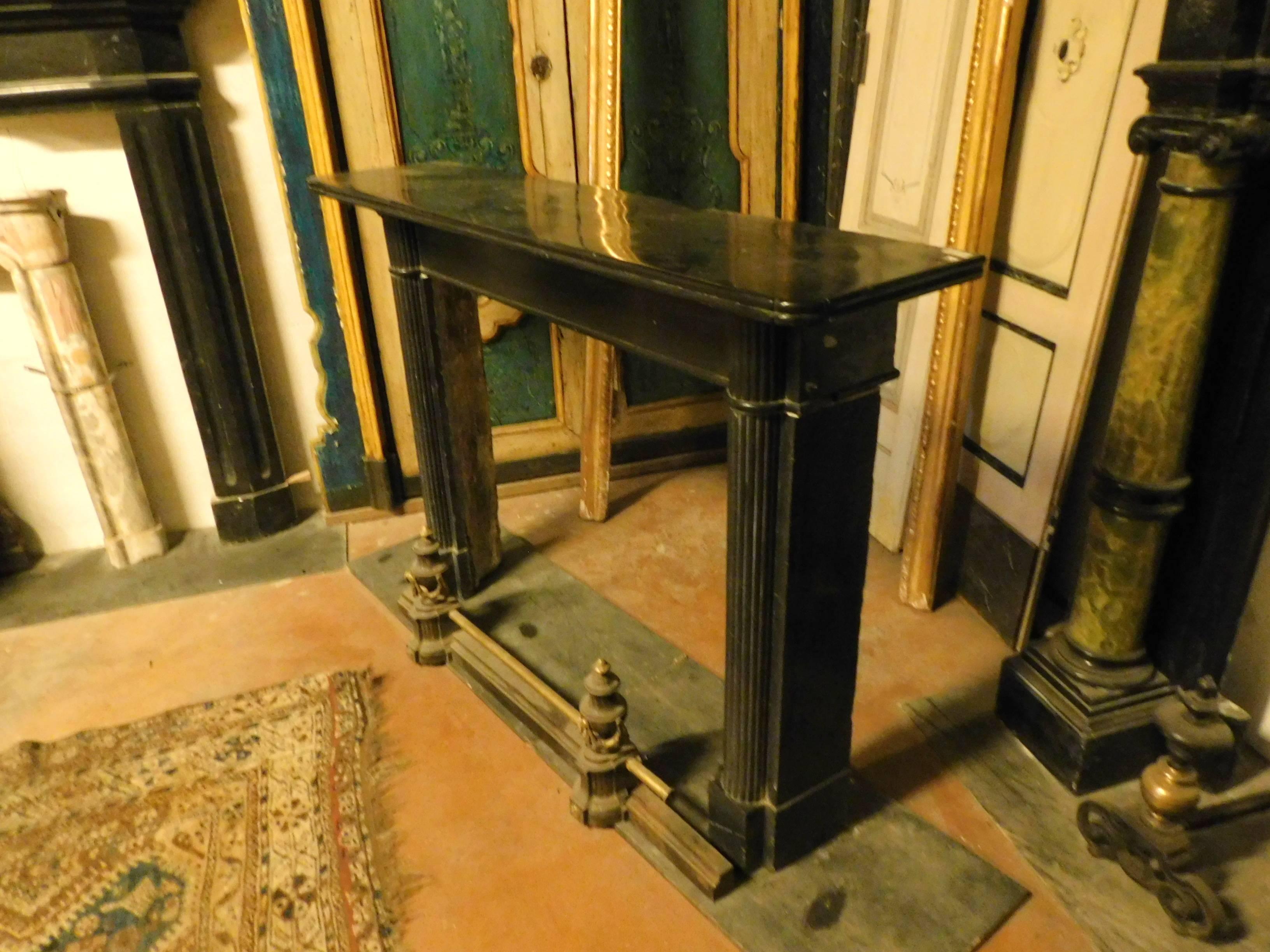 19th Century Antique Nero Belgio Fireplace Mantel In Good Condition In Cuneo, Italy (CN)
