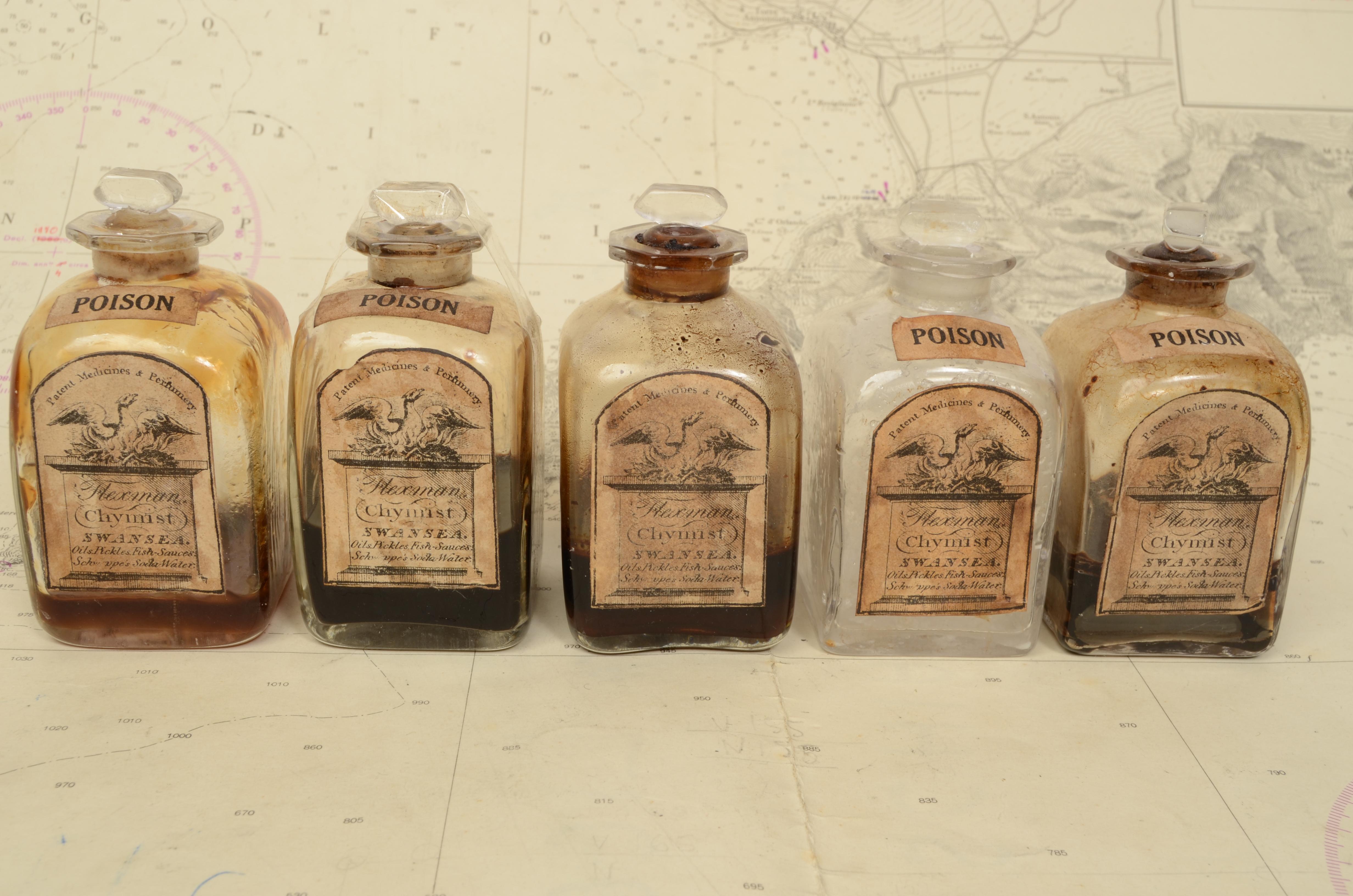 XIX Century English Apothecary Set Cabinet Medicines & Perfumery J Hexam Chymist For Sale 4