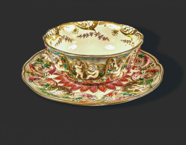 Signierte Porzellantasse aus Capodimonte, Italien, 19. Jahrhundert im Angebot bei 1stDibs Deutschland