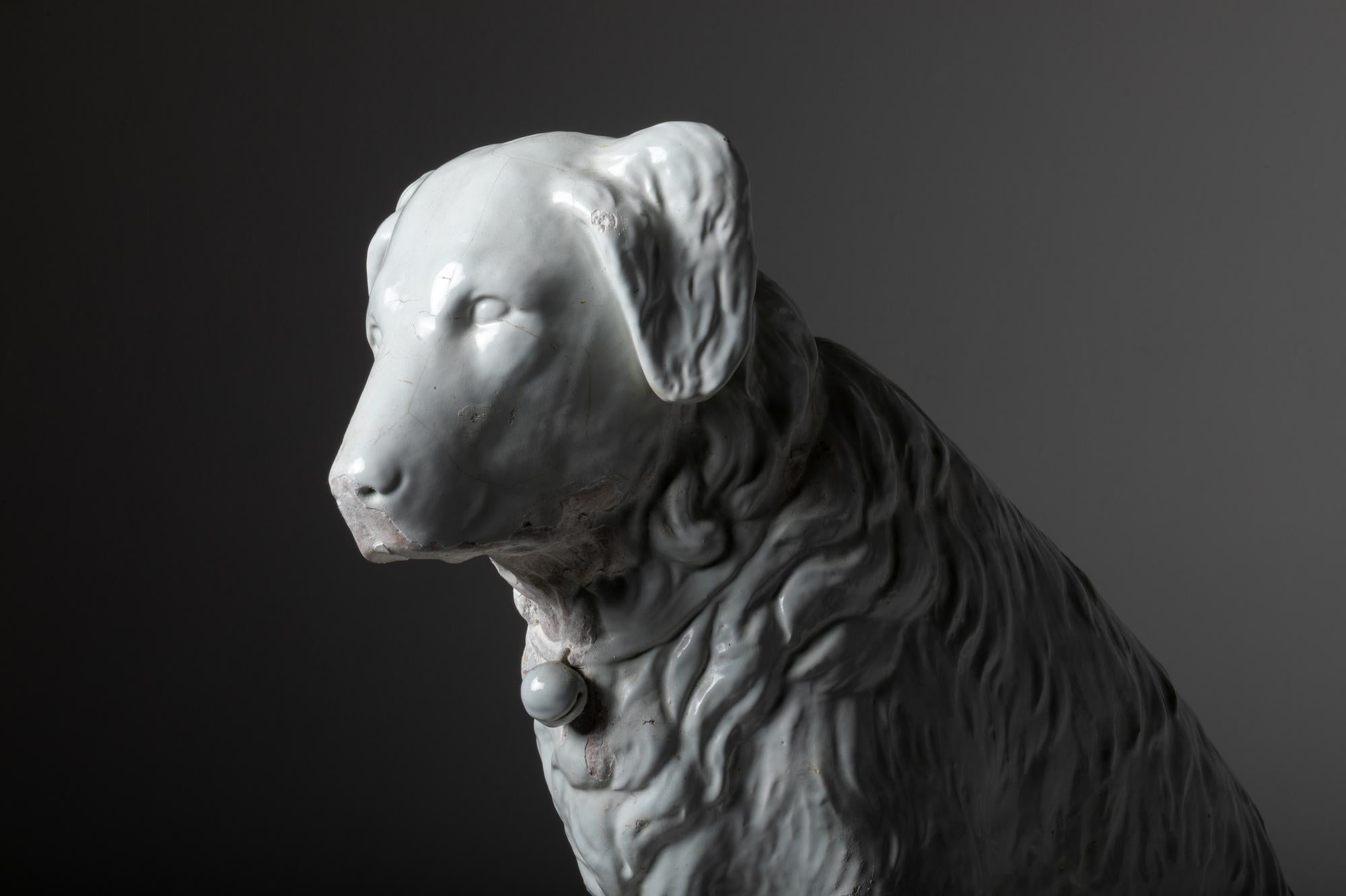 Portoghese Scultura del XIX secolo di Terranova e Labrador (Ceramica Devezas) in vendita