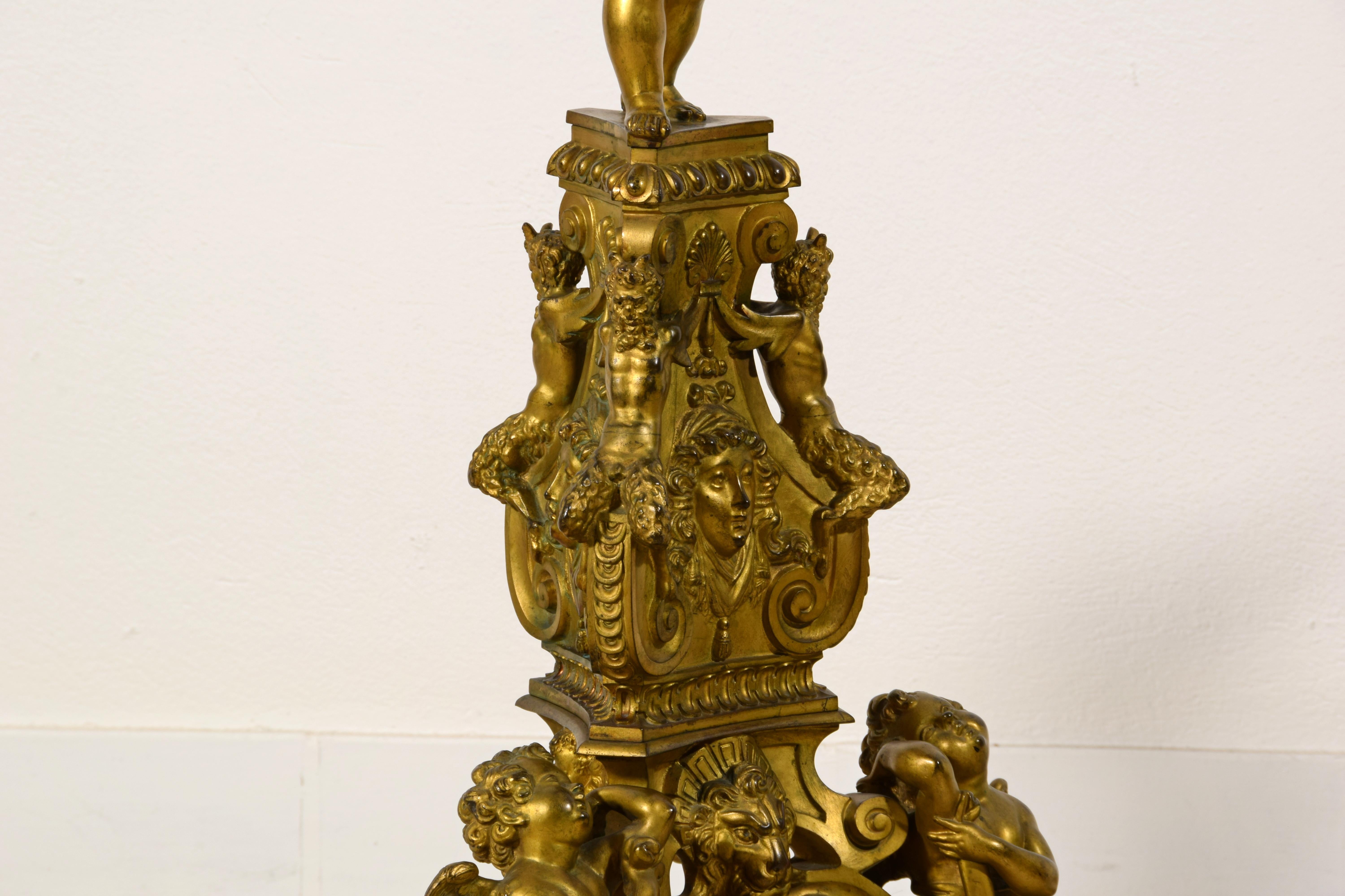 Paar venezianische Kamin- Chenets aus vergoldeter Bronze im Barockstil, XIX. Jahrhundert im Angebot 12