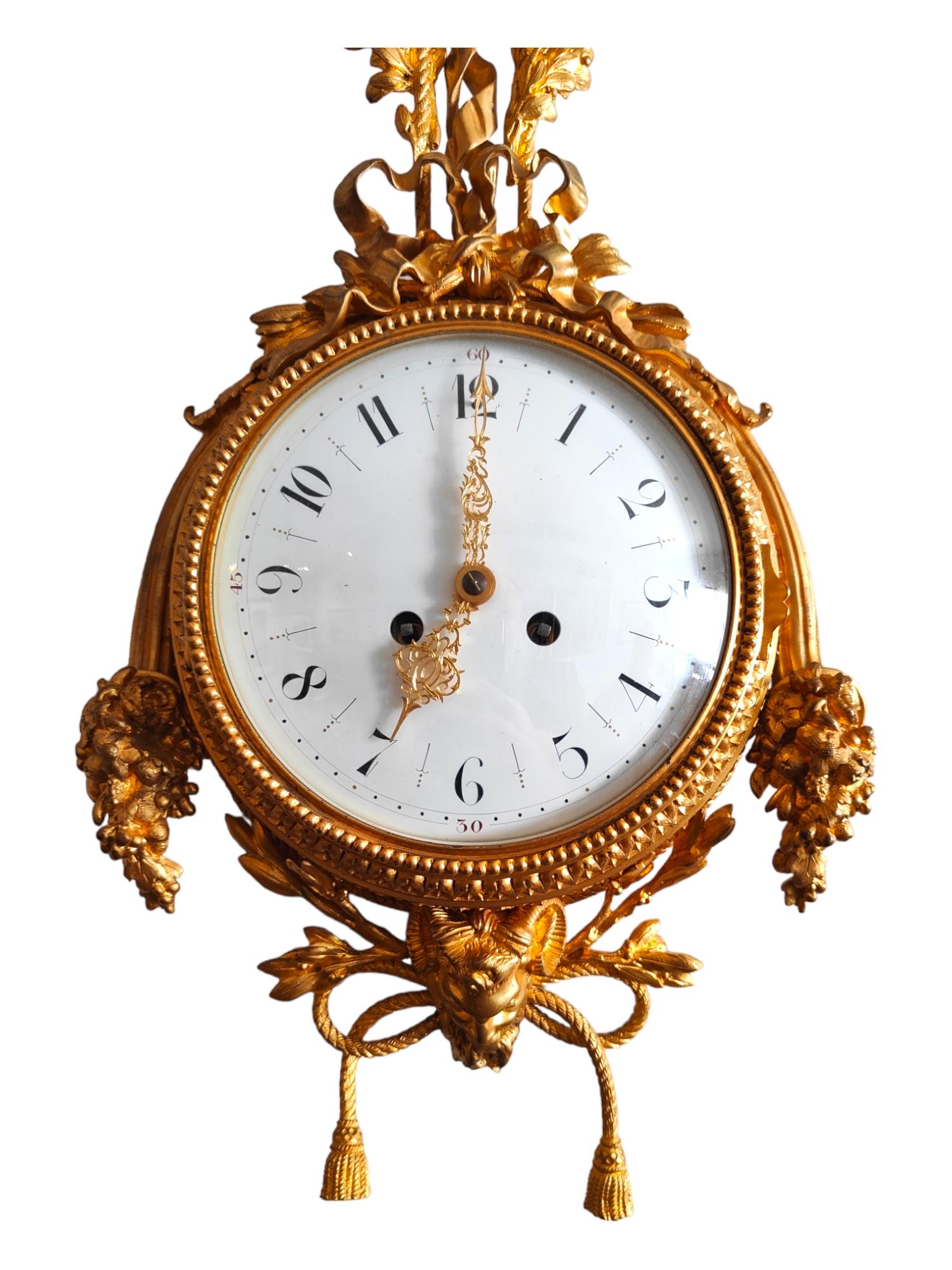 19th Century Wall Clock in Bronze In Good Condition For Sale In Madrid, ES