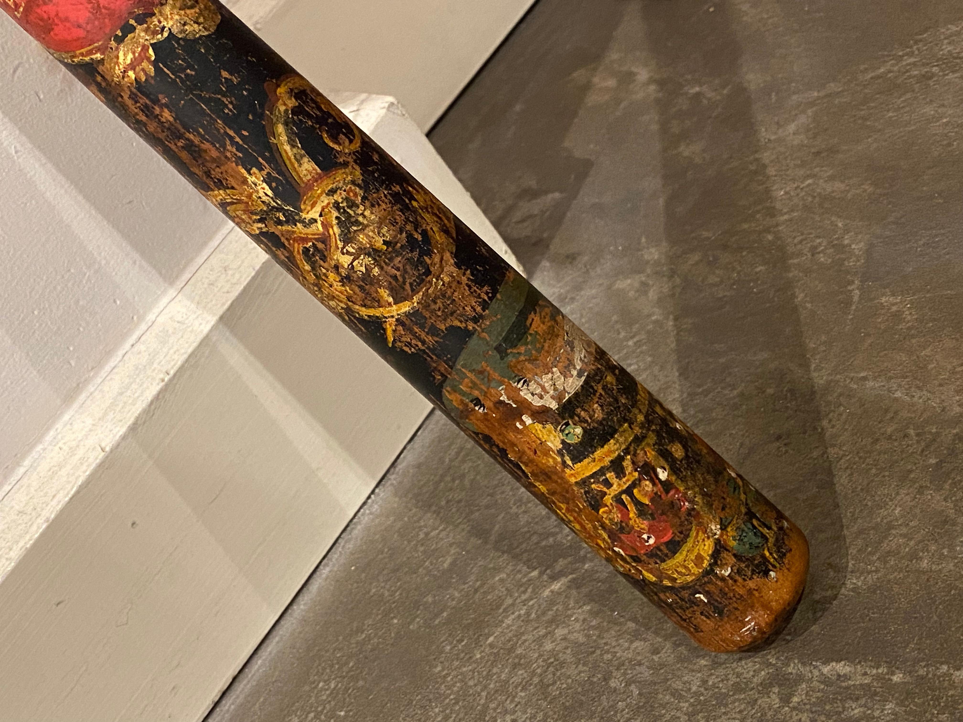 Mid-XIXc Victorian Police Constable's Painted Truncheon by Field, Holborn (London)

It is painted and gilded with a CROWN, 
decorative curlecues and the word ''CONSTABLE'' inside a cartouche.

Emblazoned with the arms of an unidentified constabulary