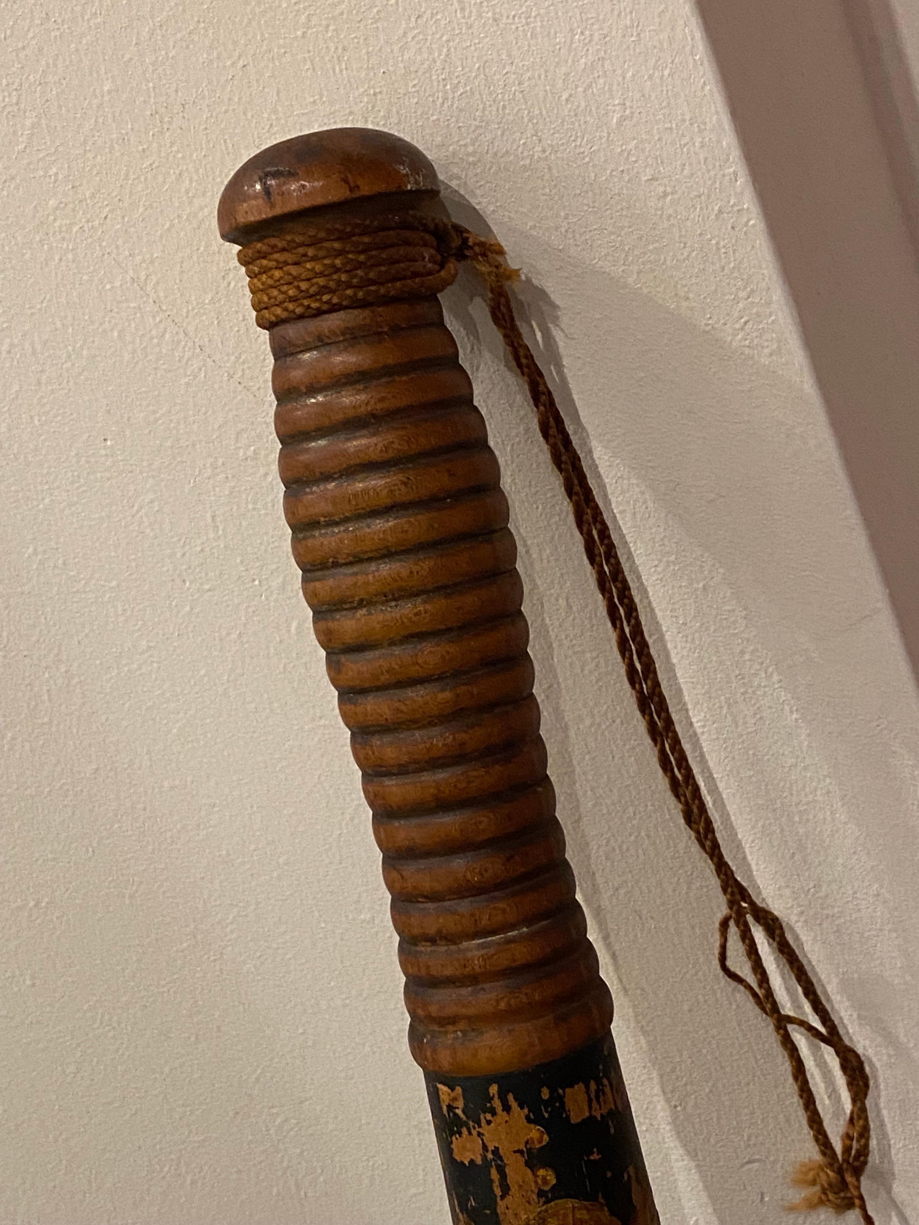 XIXc Victorian Police Constable's Painted Truncheon by Field, Holborn, London. In Good Condition For Sale In MELBOURNE, AU