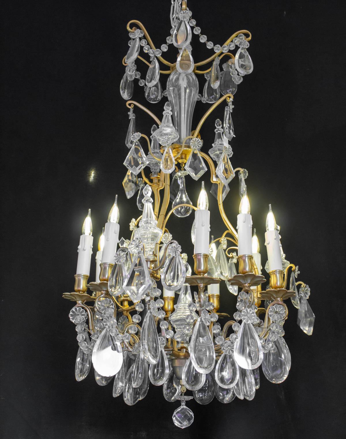 Crystal chandelier 19th century, gilt bronze, Napoleon III period, Louis XV style
Measures: H: 100cm, D: 60cm.