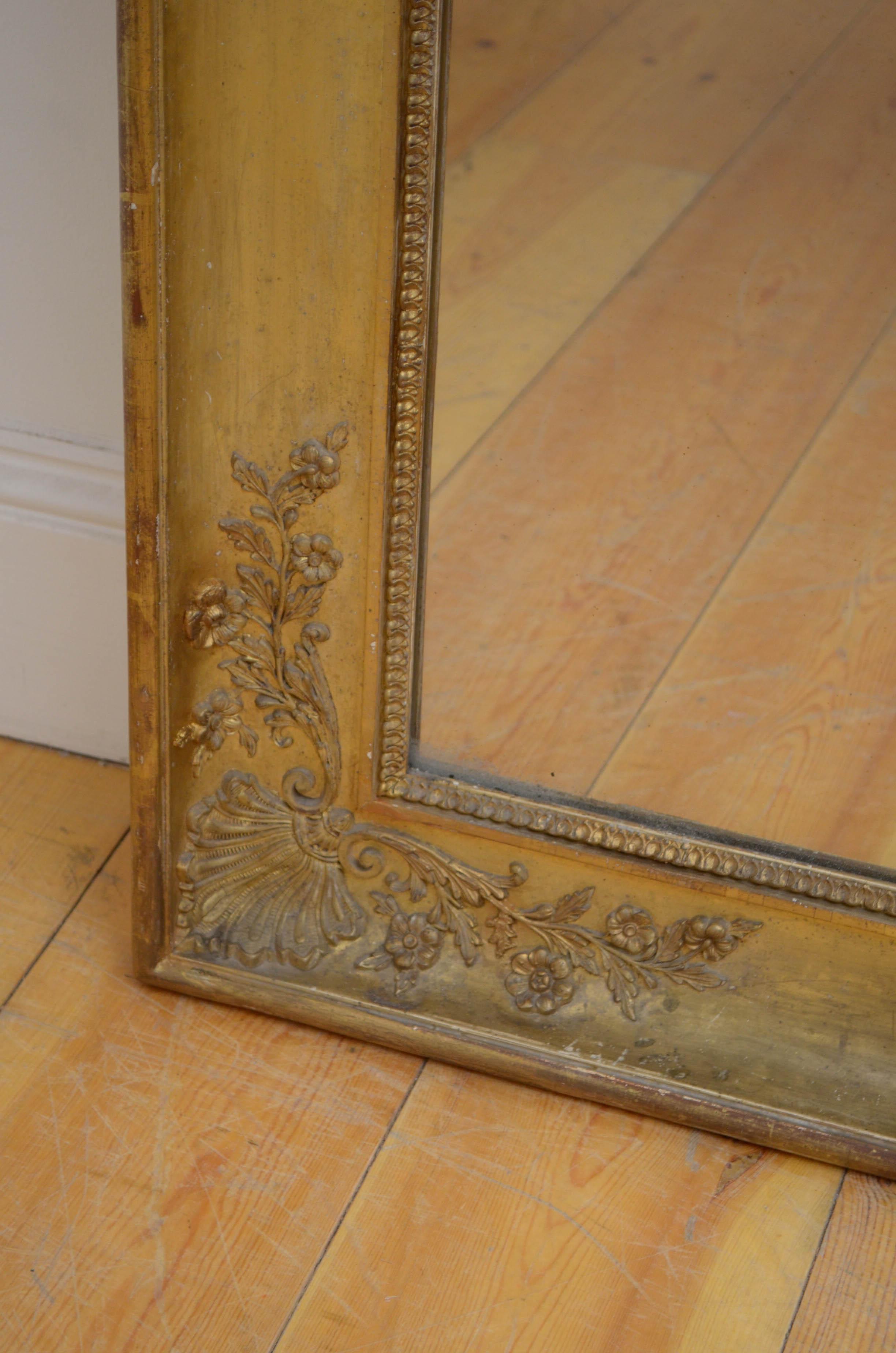 Legno dorato Specchio da parete francese del XIX secolo in vendita