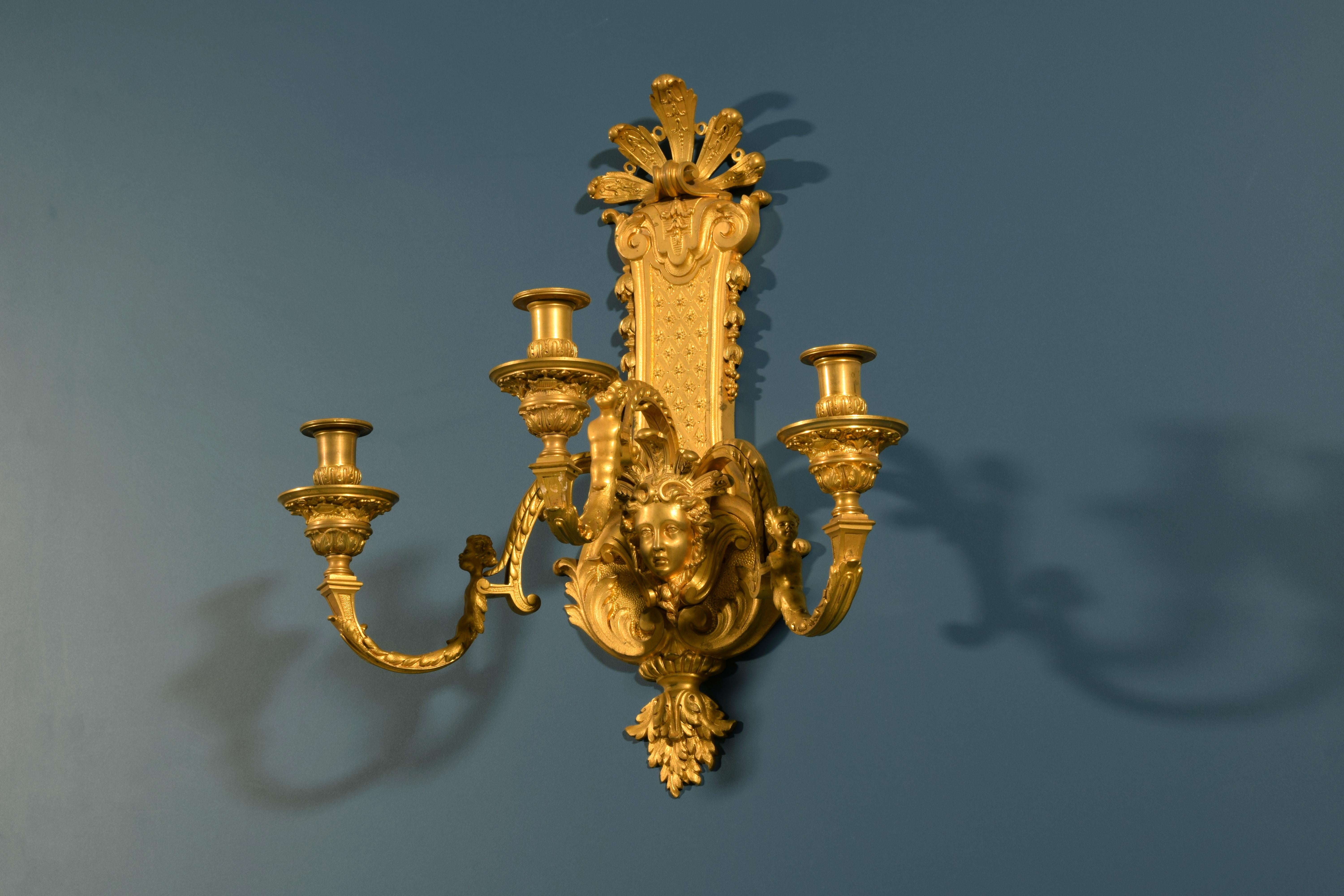 Regency Paire d'appliques françaises de style Régence en bronze doré du XIXe siècle en vente