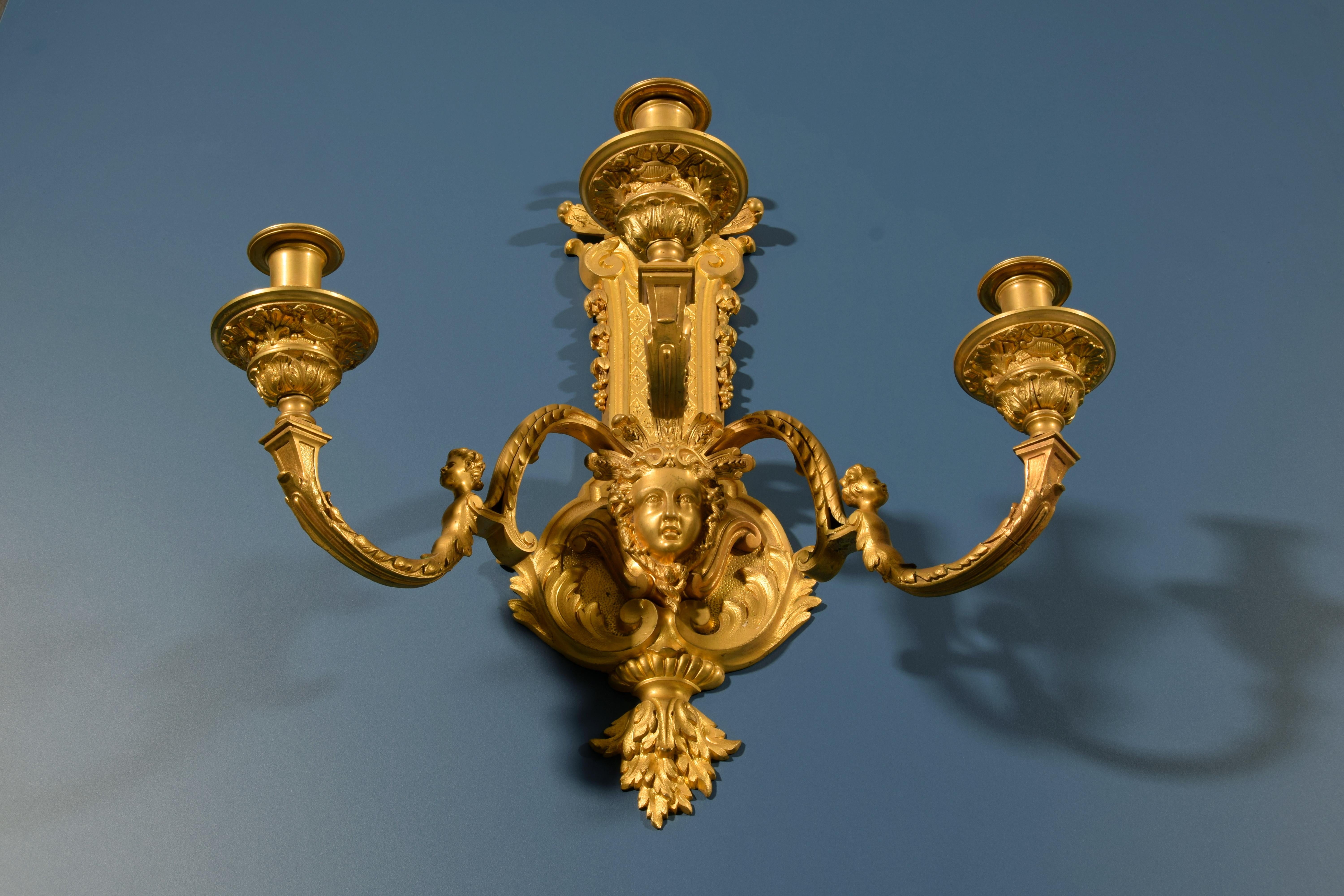 Doré Paire d'appliques françaises de style Régence en bronze doré du XIXe siècle en vente